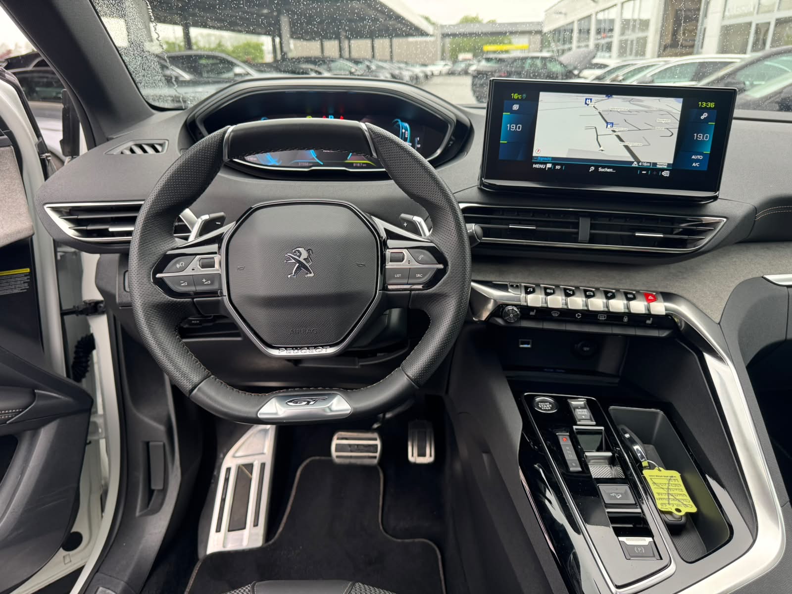 PEUGEOT 3008 300e Hybrid4 GT EAT8-image-10