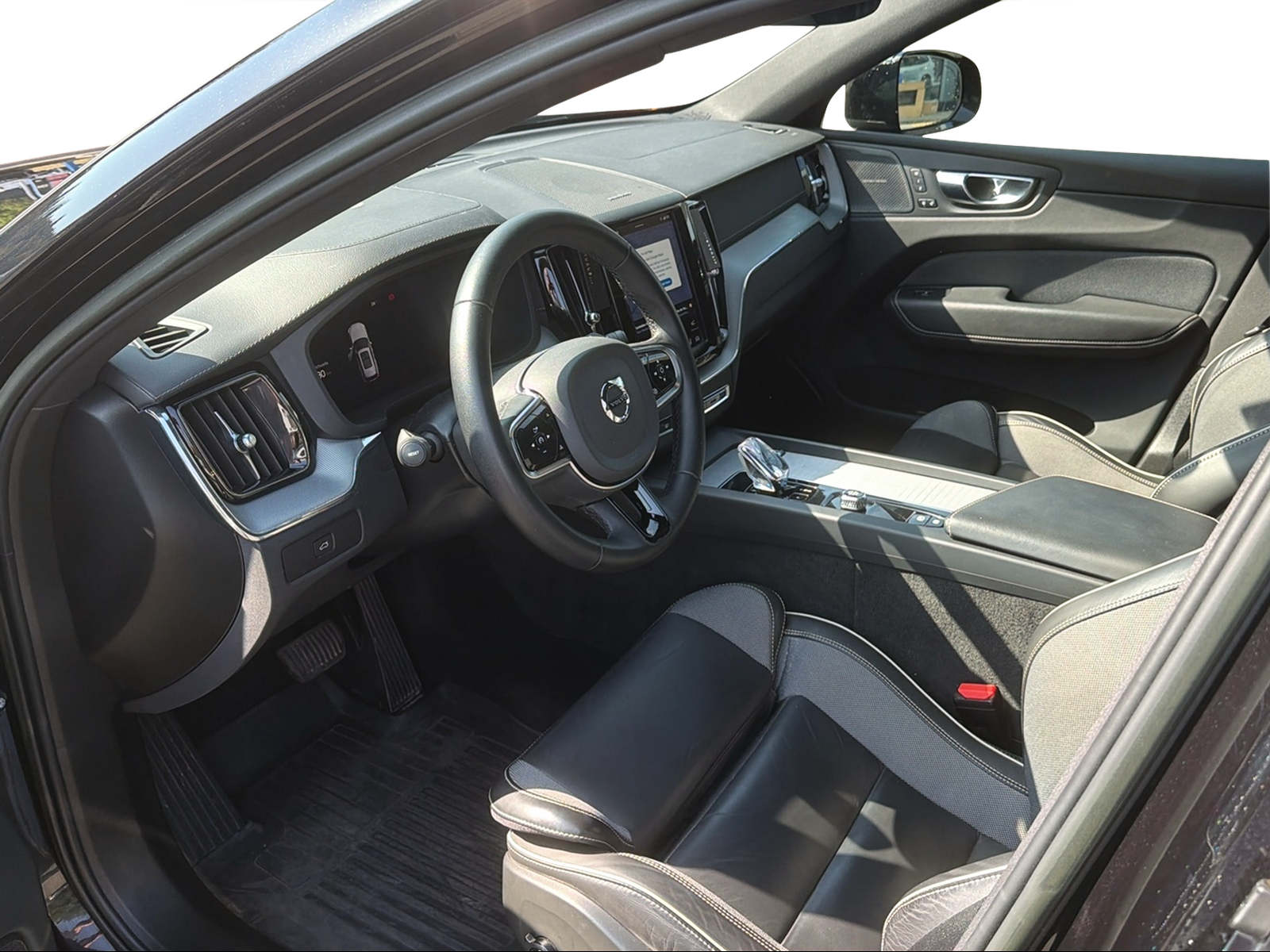 VOLVO XC60 2.0 B5 MH Ultimate Dark AWD-image-10