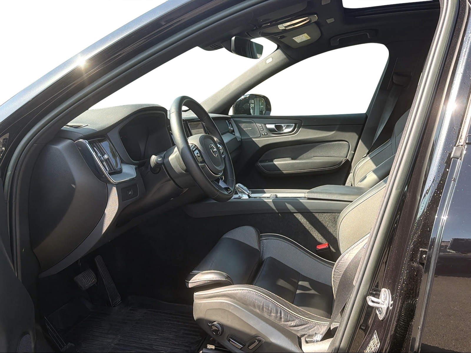 VOLVO XC60 2.0 B5 MH Ultimate Dark AWD-image-9