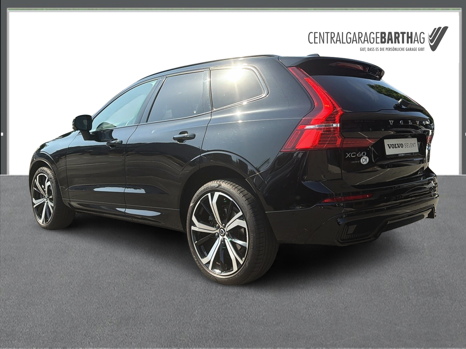 VOLVO XC60 2.0 B5 MH Ultimate Dark AWD-showroom-element-3