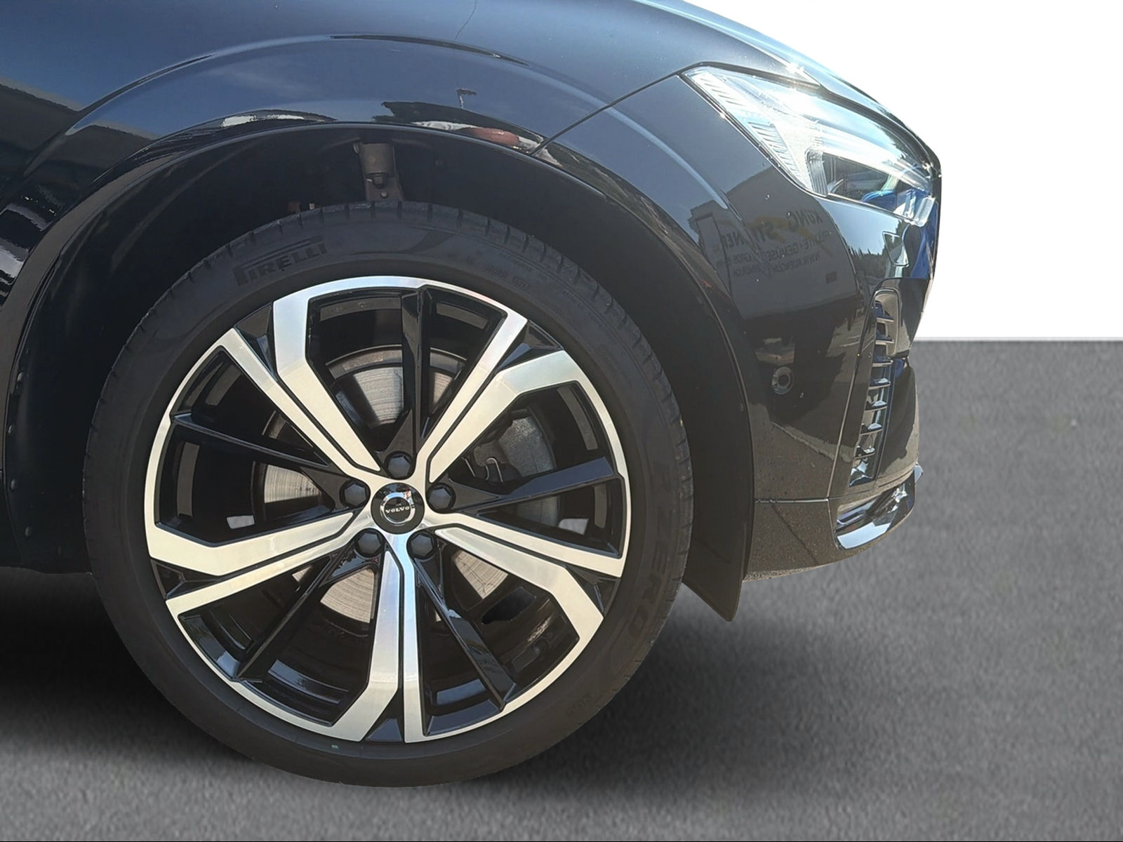 VOLVO XC60 2.0 B5 MH Ultimate Dark AWD-image-16