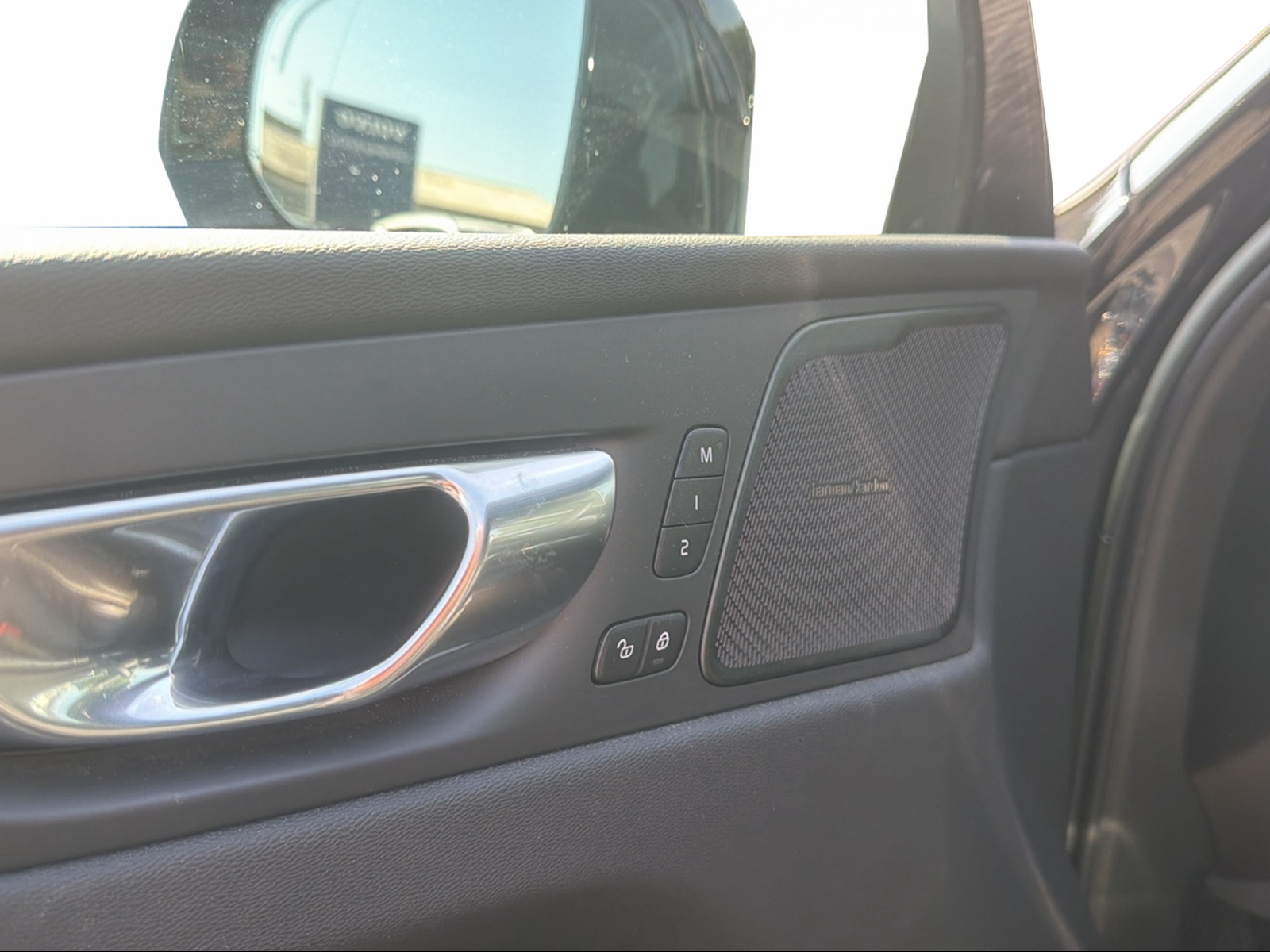 VOLVO XC60 2.0 B5 MH Ultimate Dark AWD-image-14