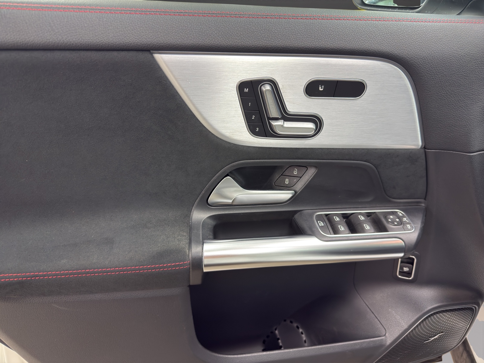 MERCEDES-BENZ EQA 250 AMG Line AMG Line-image-12