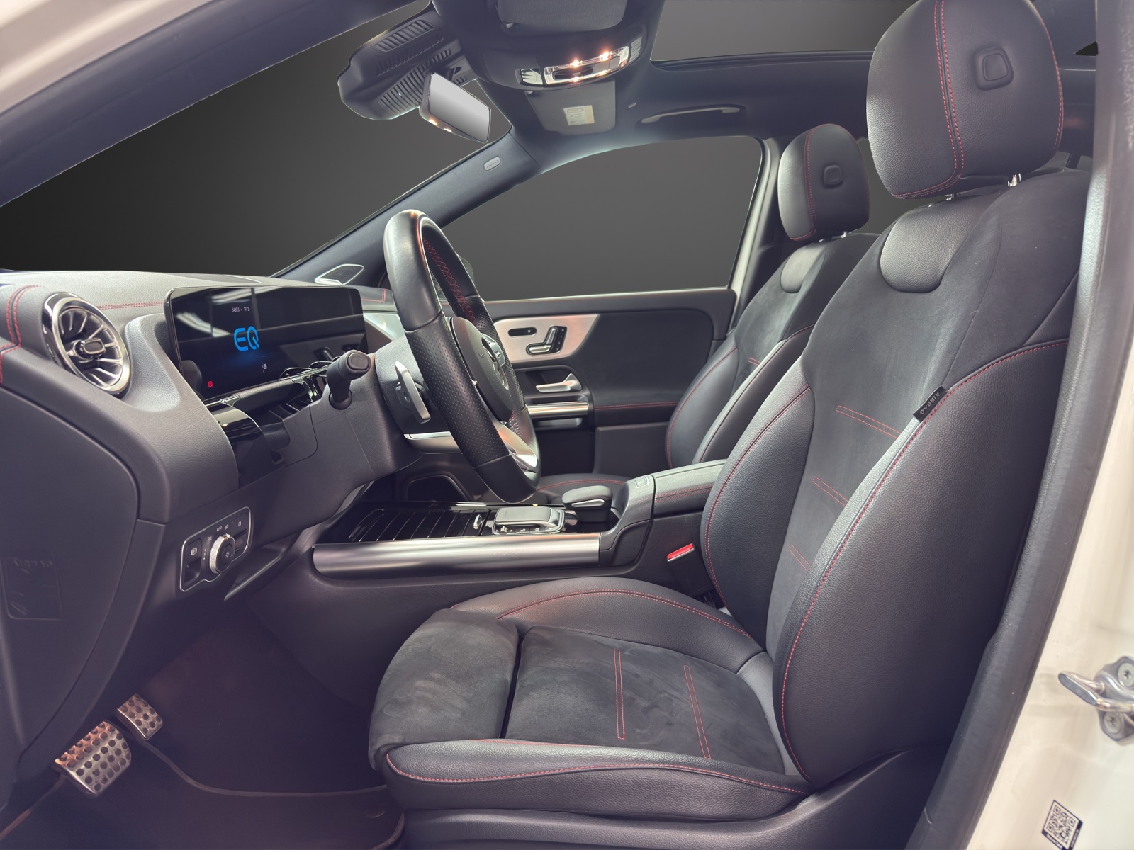 MERCEDES-BENZ EQA 250 AMG Line AMG Line-image-9