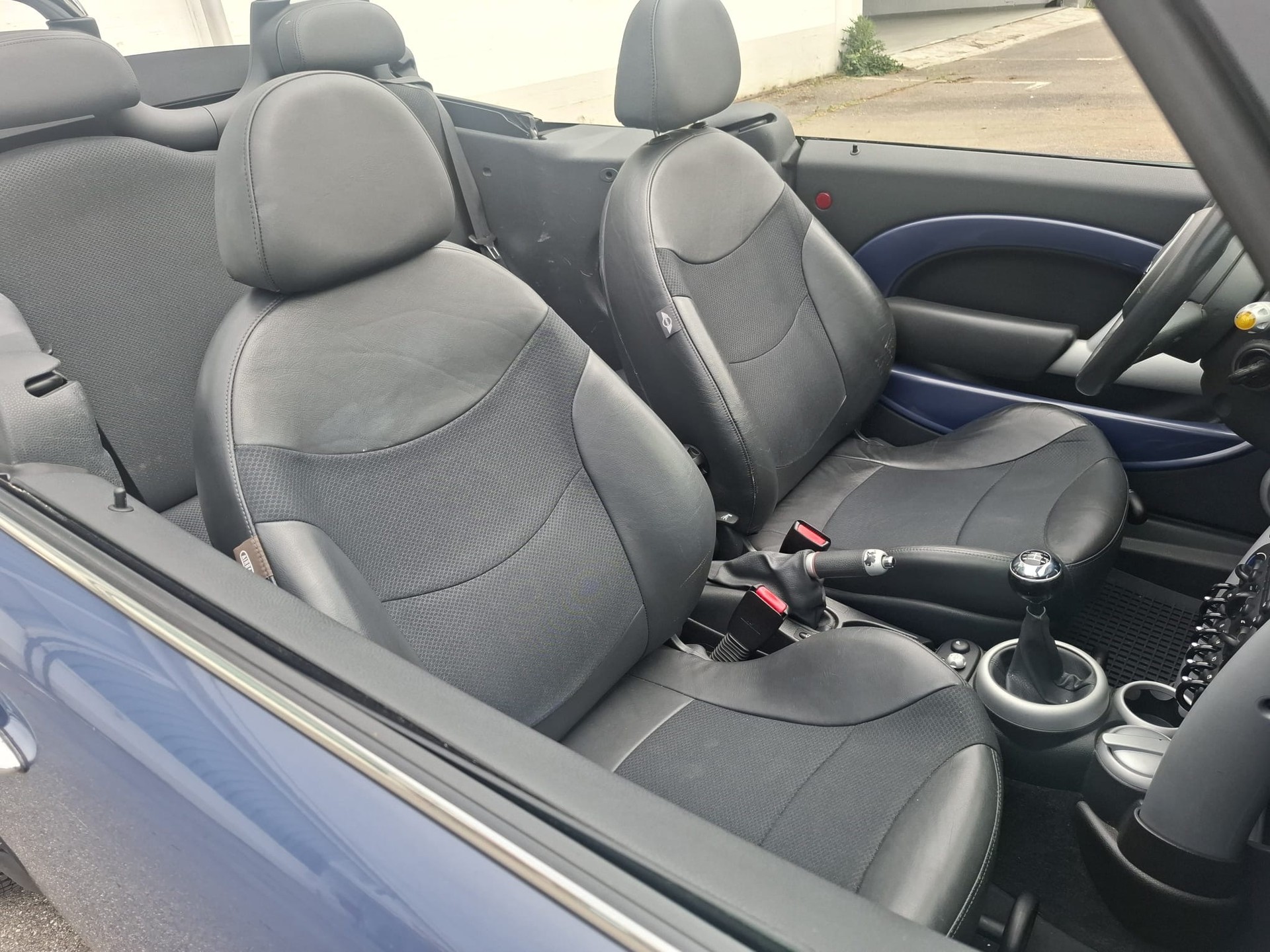 MINI Cooper Cabriolet-image-6
