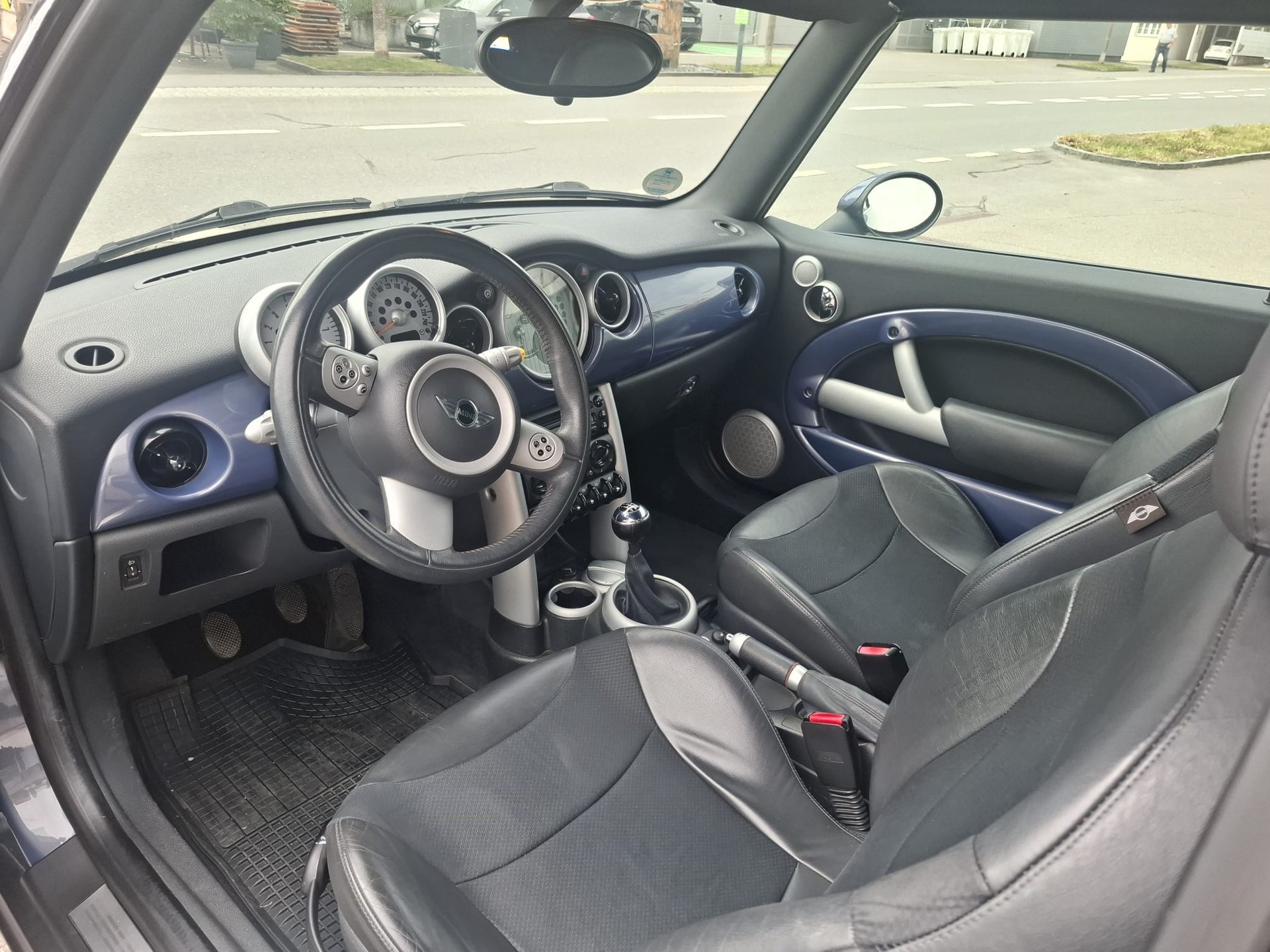 MINI Cooper Cabriolet-image-4