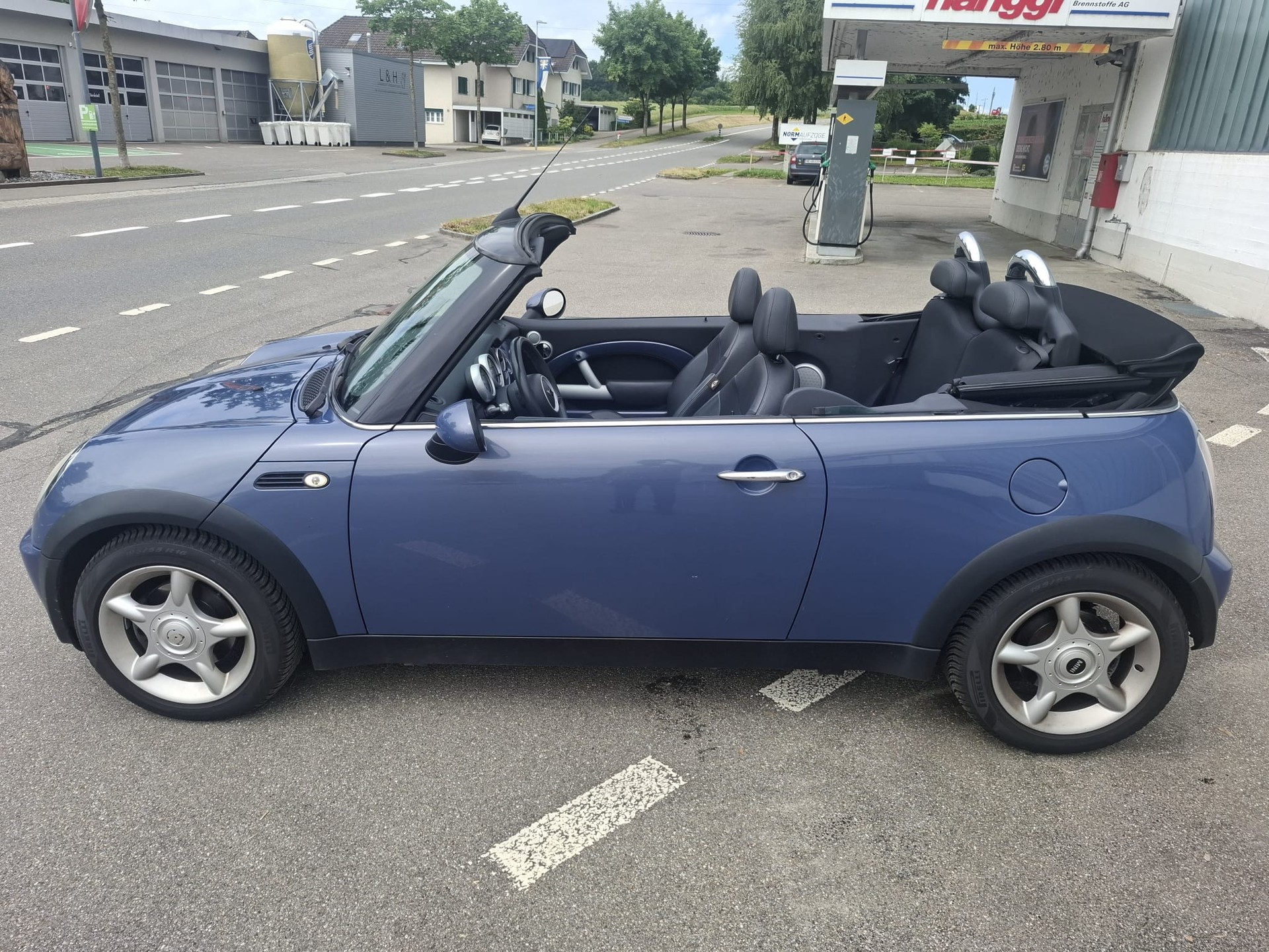 MINI Cooper Cabriolet-image-5