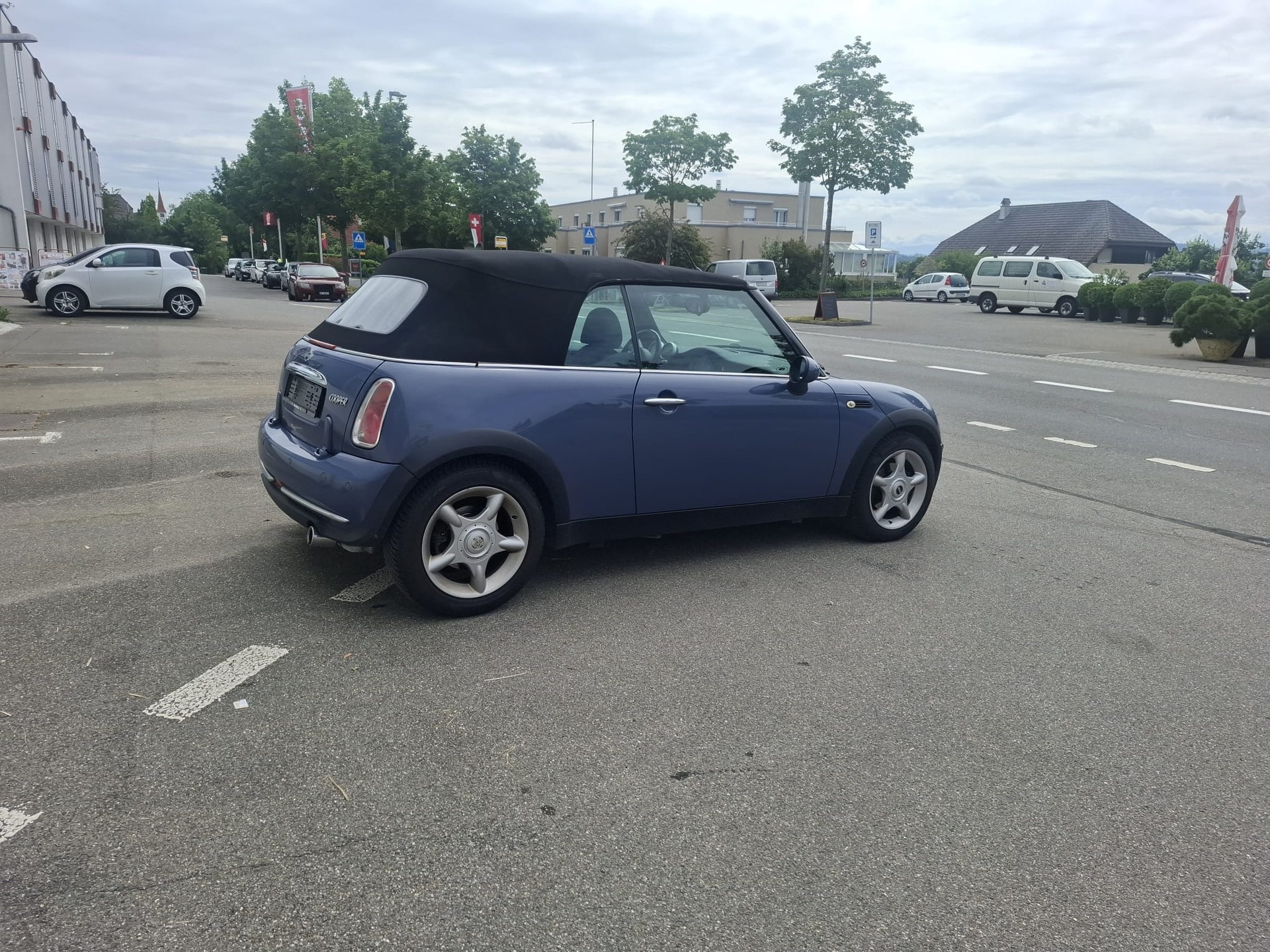 MINI Cooper Cabriolet-image-2