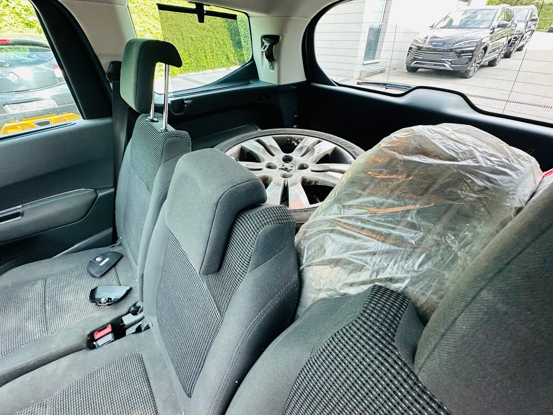 PEUGEOT 5008 2.0 HDI Allure-image-3
