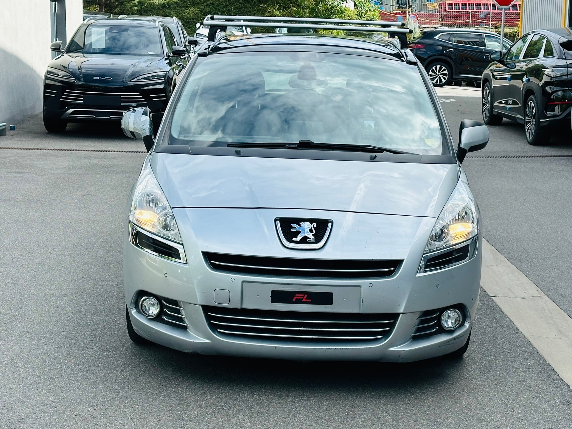 PEUGEOT 5008 2.0 HDI Allure-image-0