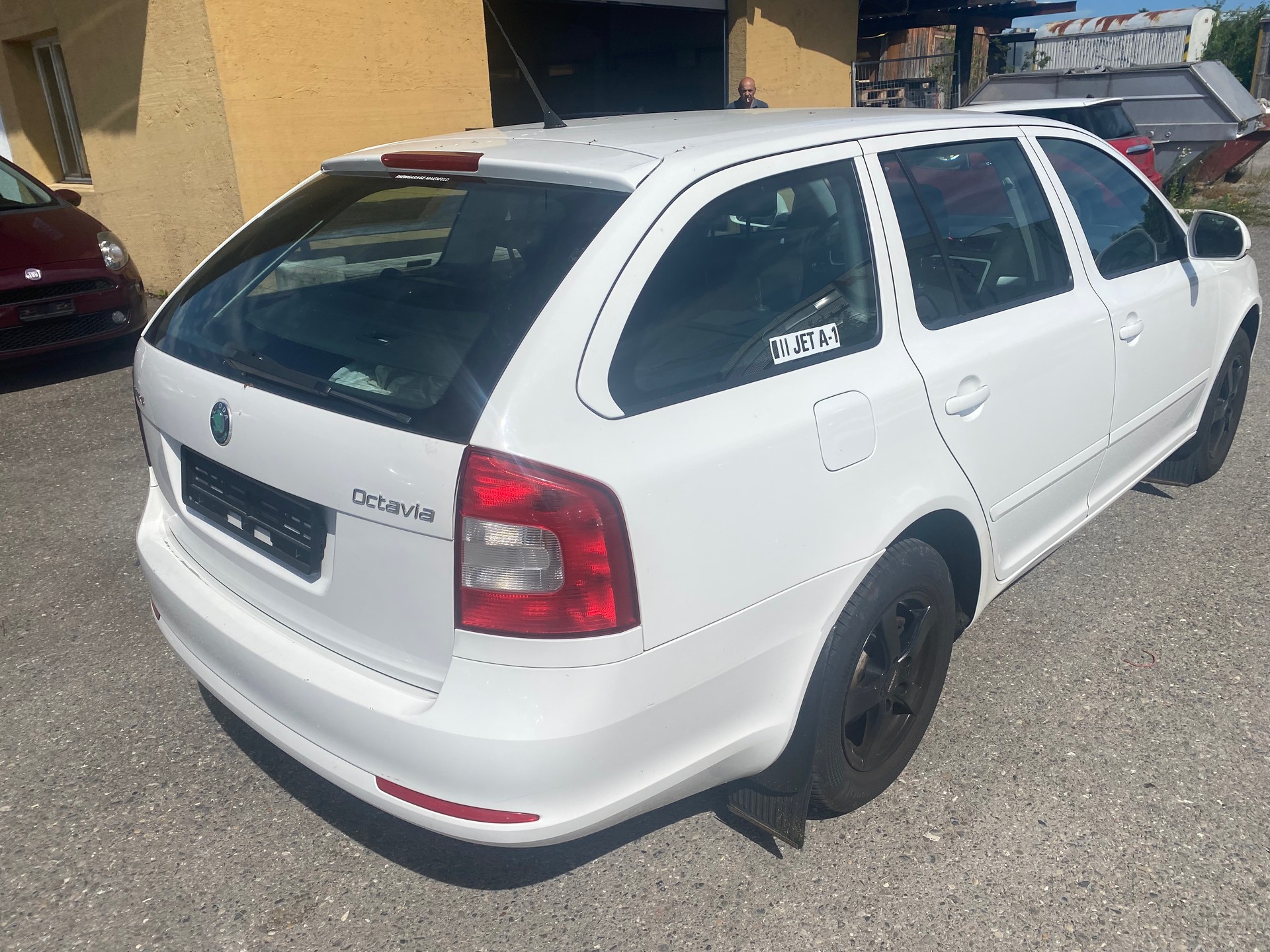 SKODA Octavia Combi 1.6 TDI Swiss Adventure 4x4-image-4