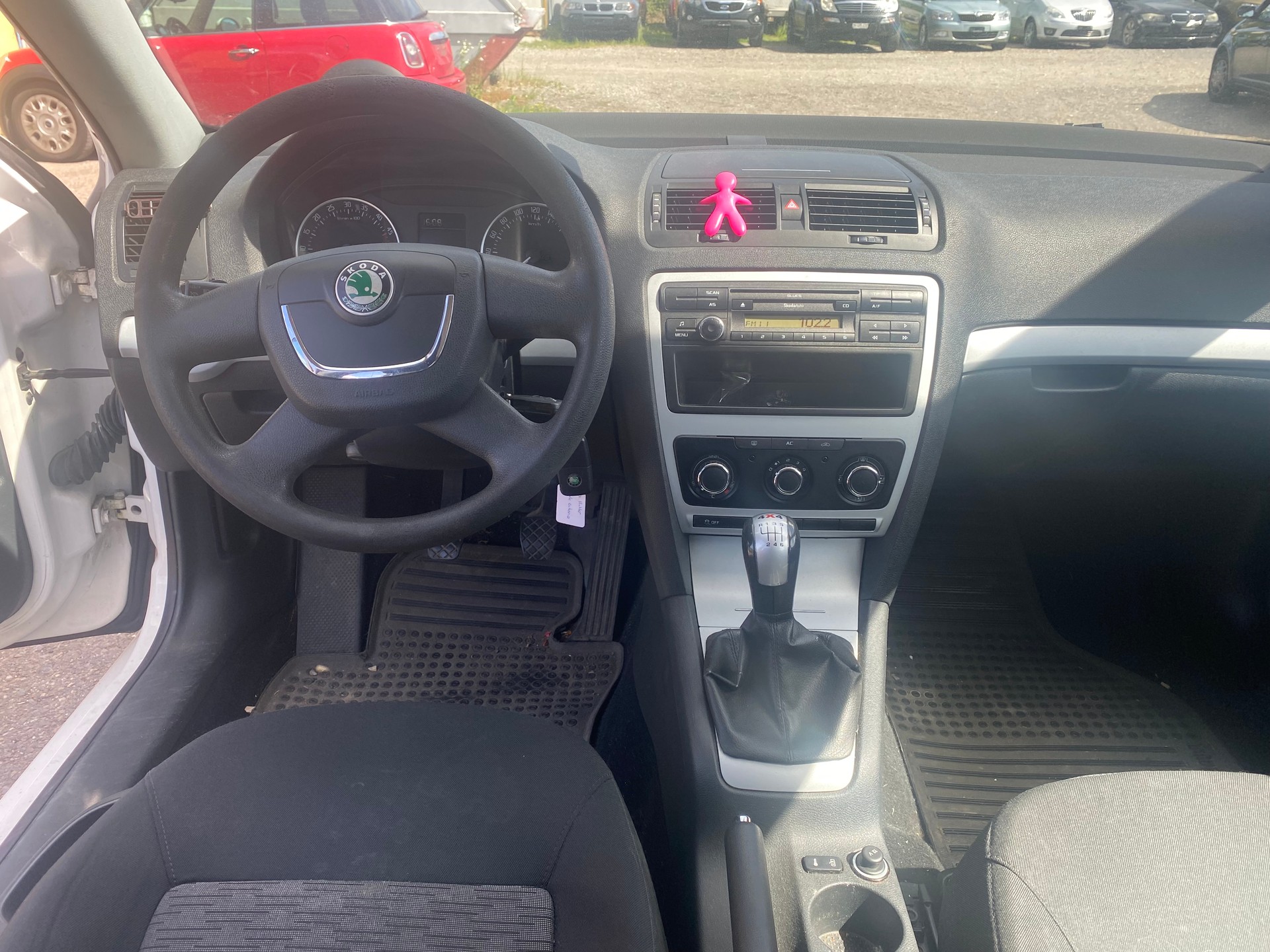 SKODA Octavia Combi 1.6 TDI Swiss Adventure 4x4-image-8