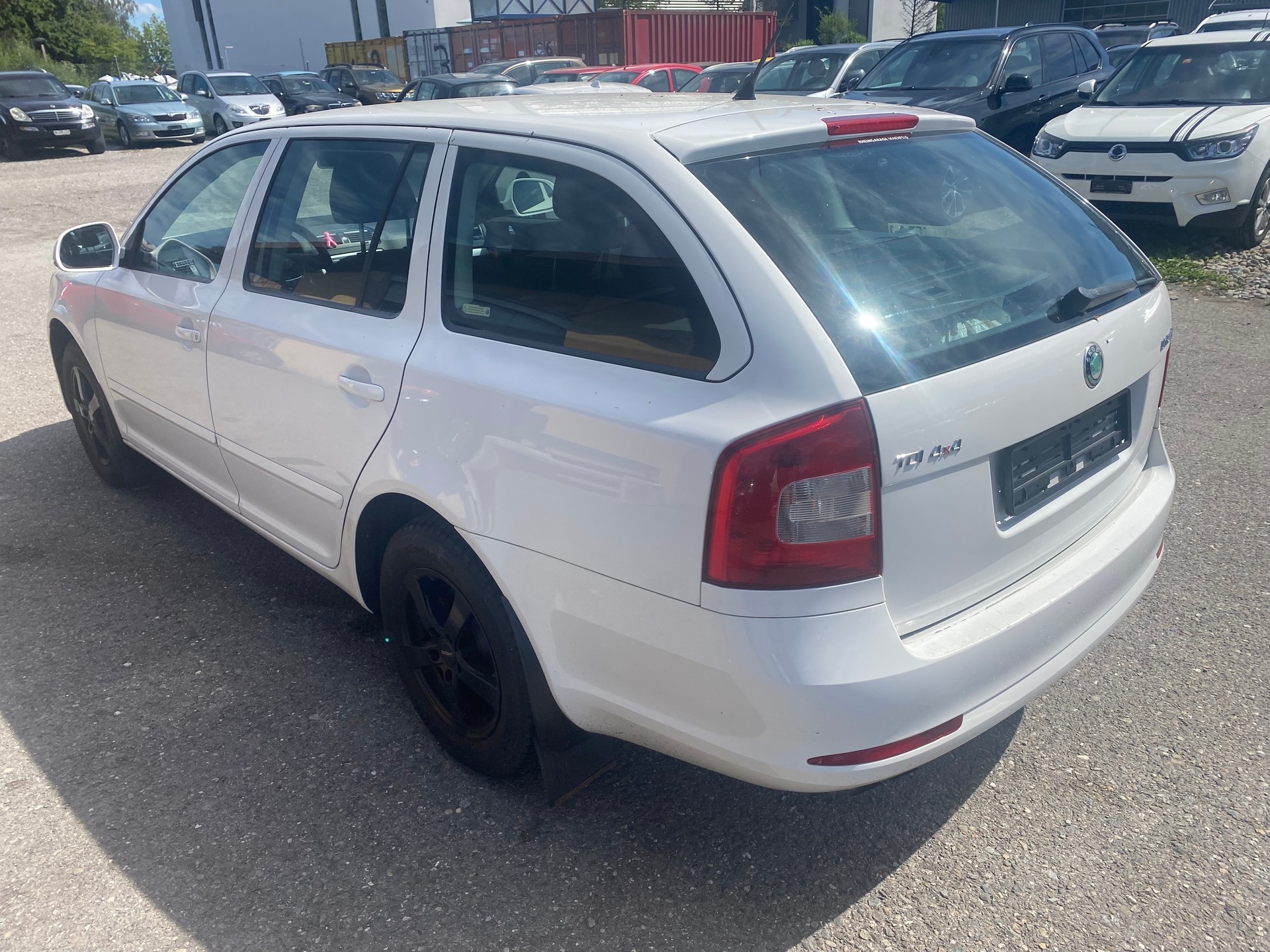 SKODA Octavia Combi 1.6 TDI Swiss Adventure 4x4-image-3