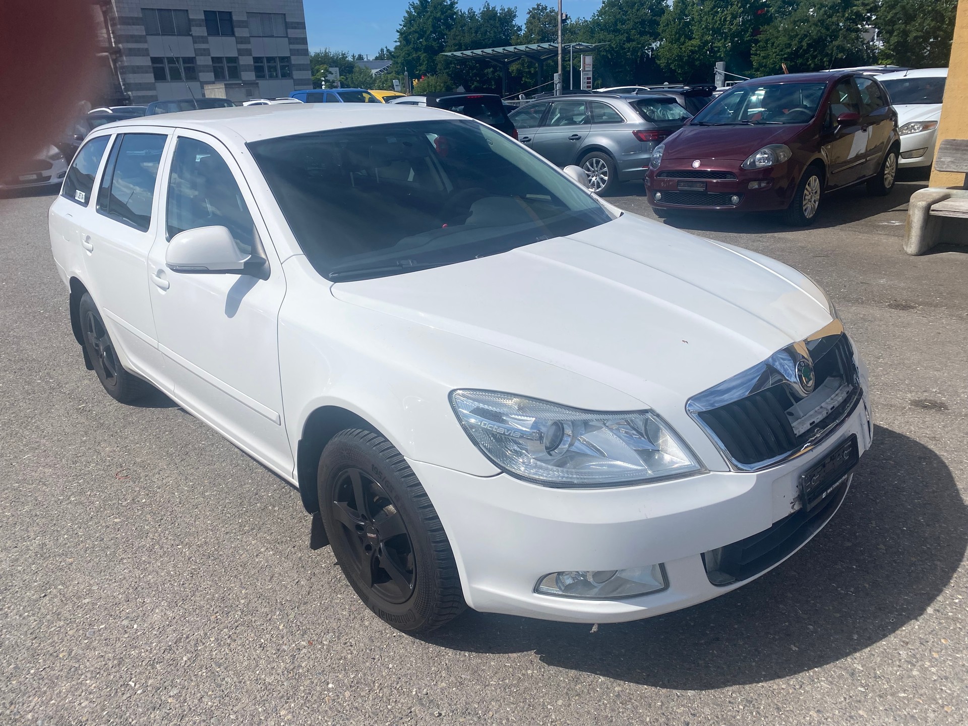 SKODA Octavia Combi 1.6 TDI Swiss Adventure 4x4-image-2