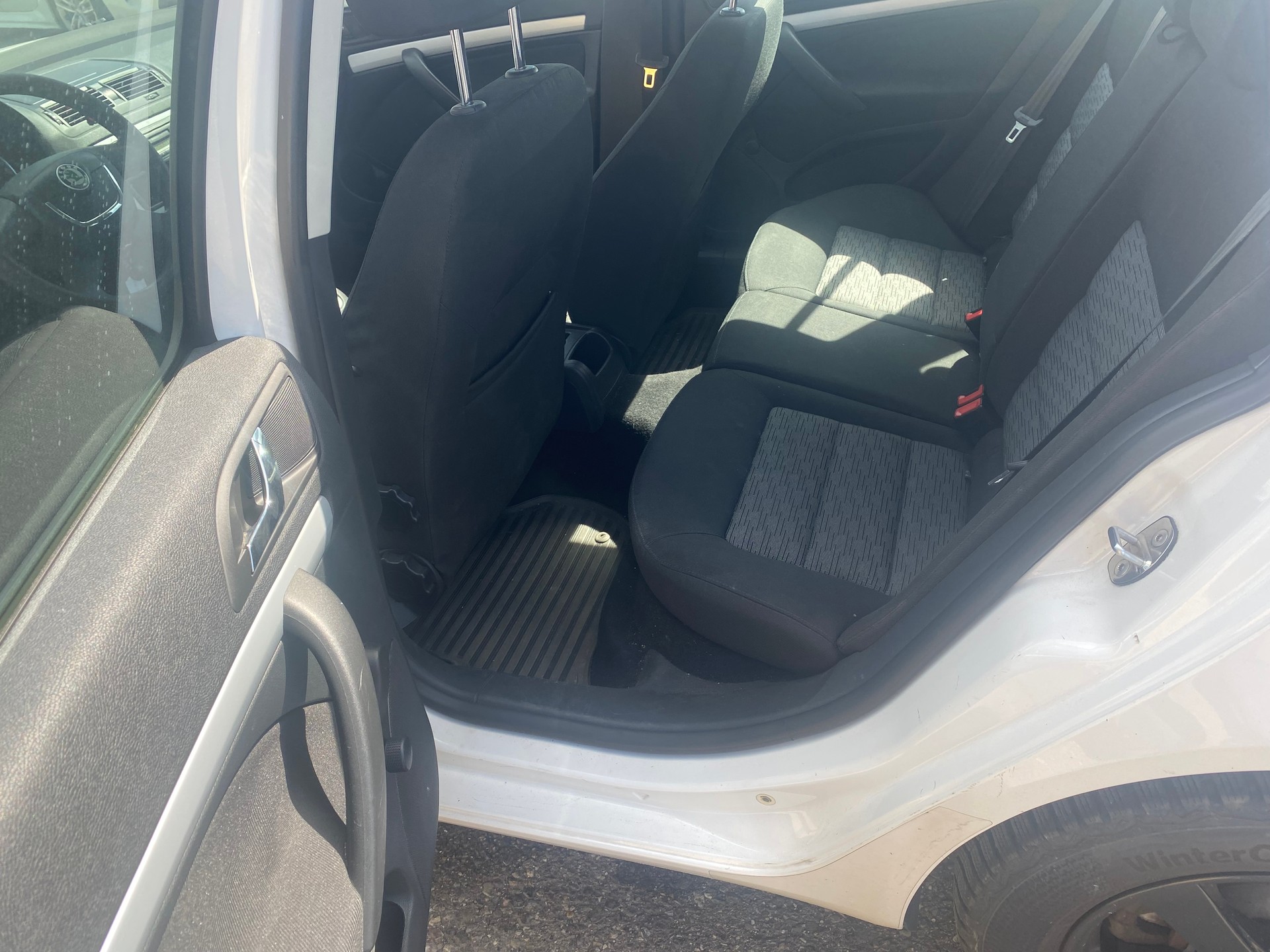 SKODA Octavia Combi 1.6 TDI Swiss Adventure 4x4-image-9
