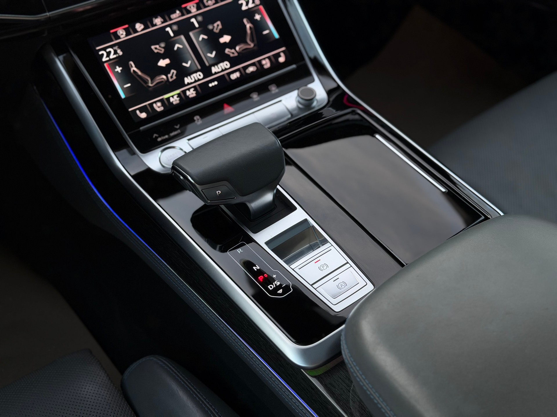 AUDI Q8 50 TDI quattro tiptronic-image-18