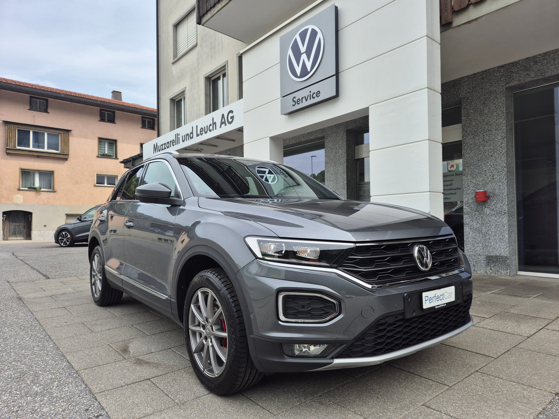 VW T-Roc 2.0 TSI Sport DSG 4Motion-image-0