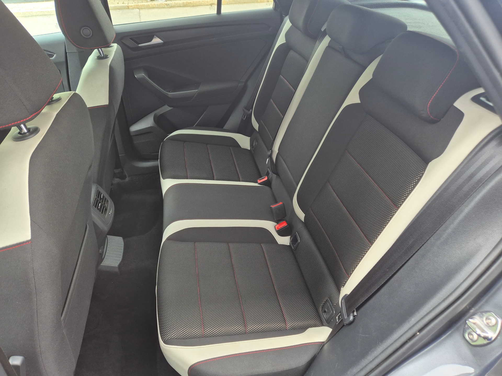 VW T-Roc 2.0 TSI Sport DSG 4Motion-image-8