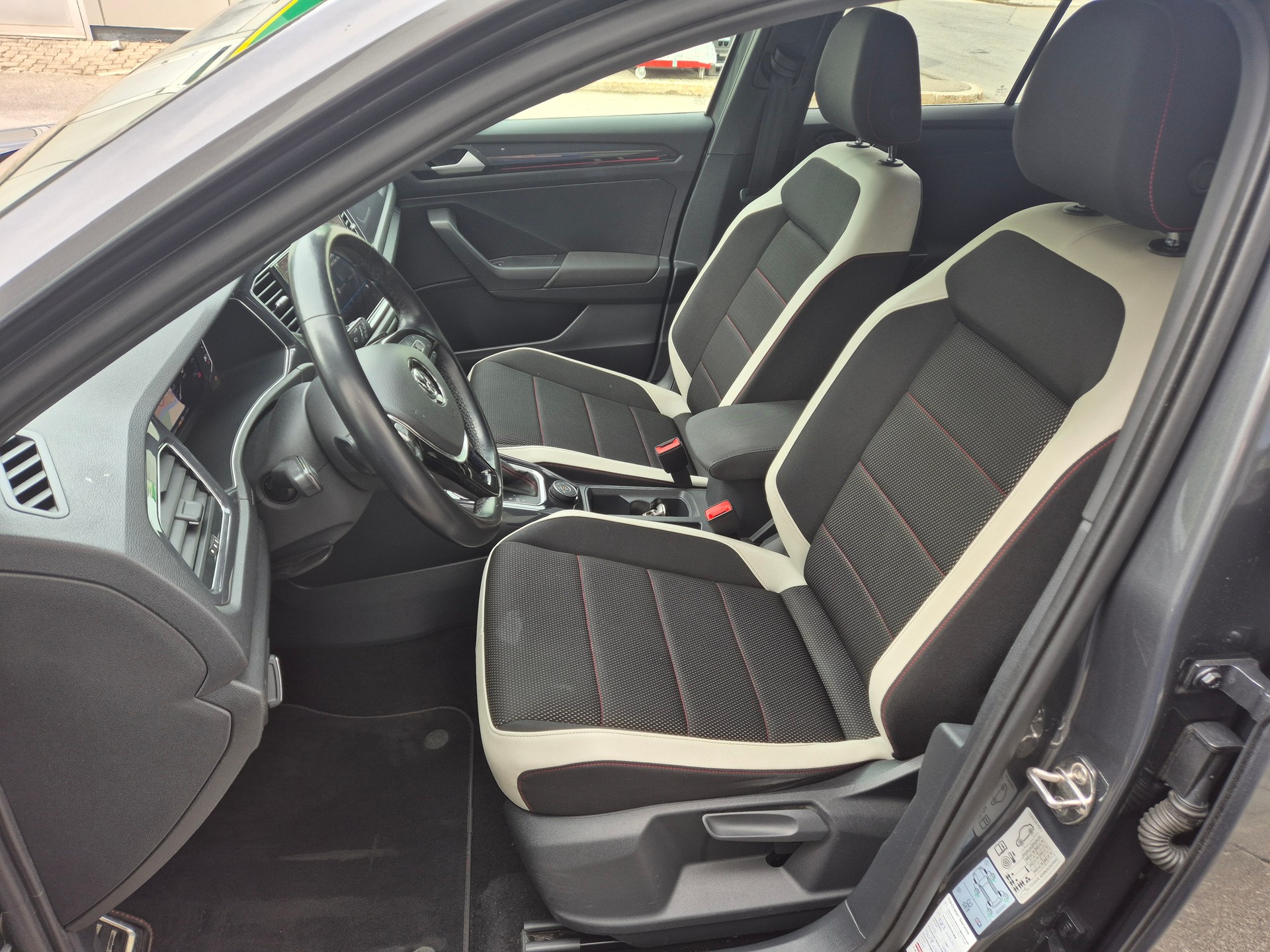 VW T-Roc 2.0 TSI Sport DSG 4Motion-image-7