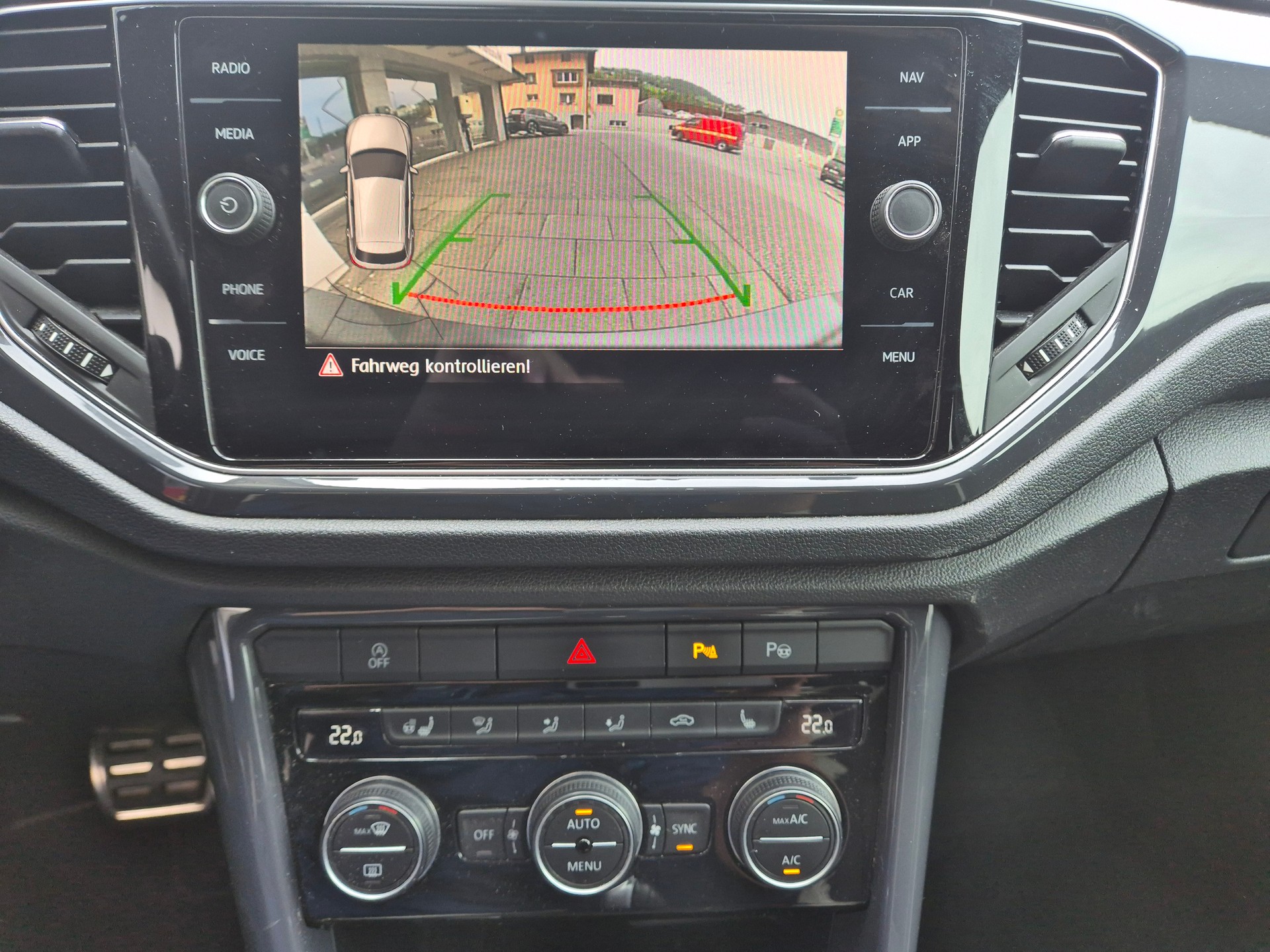 VW T-Roc 2.0 TSI Sport DSG 4Motion-image-12