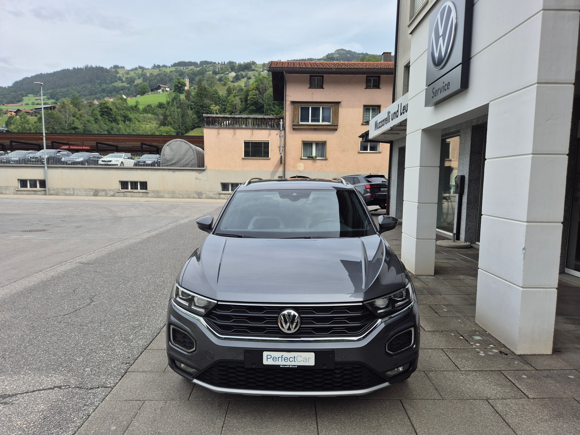VW T-Roc 2.0 TSI Sport DSG 4Motion-image-2