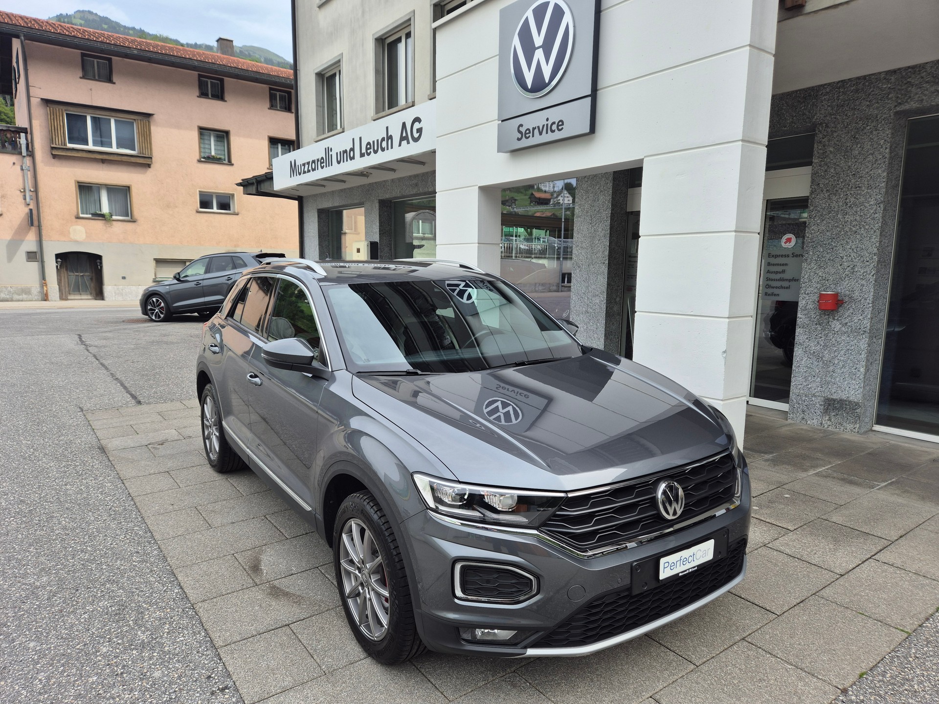 VW T-Roc 2.0 TSI Sport DSG 4Motion-image-1