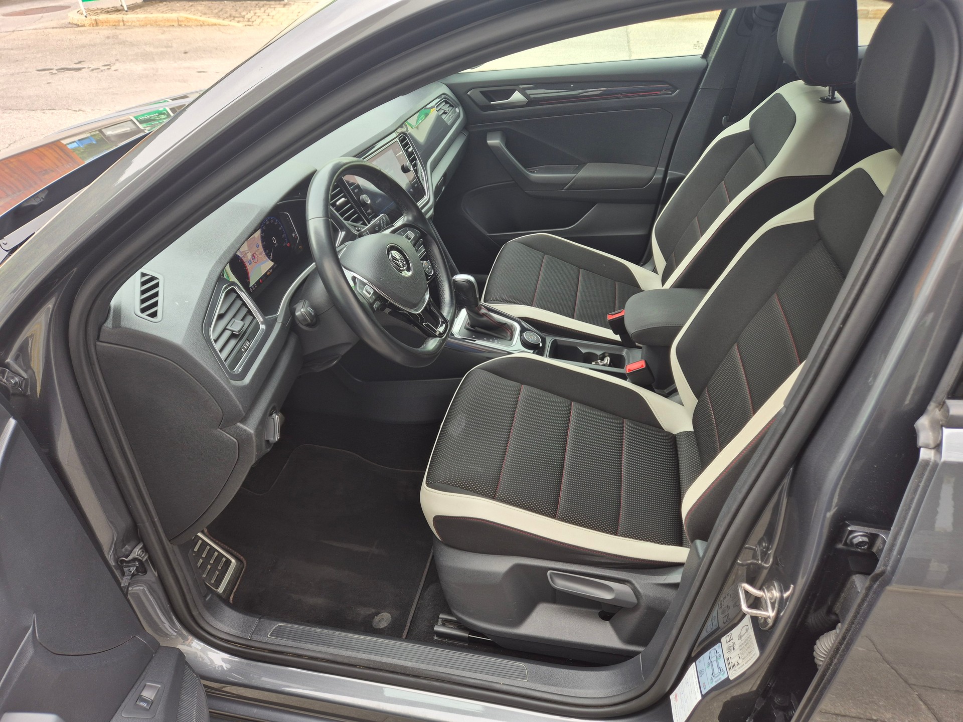 VW T-Roc 2.0 TSI Sport DSG 4Motion-image-6