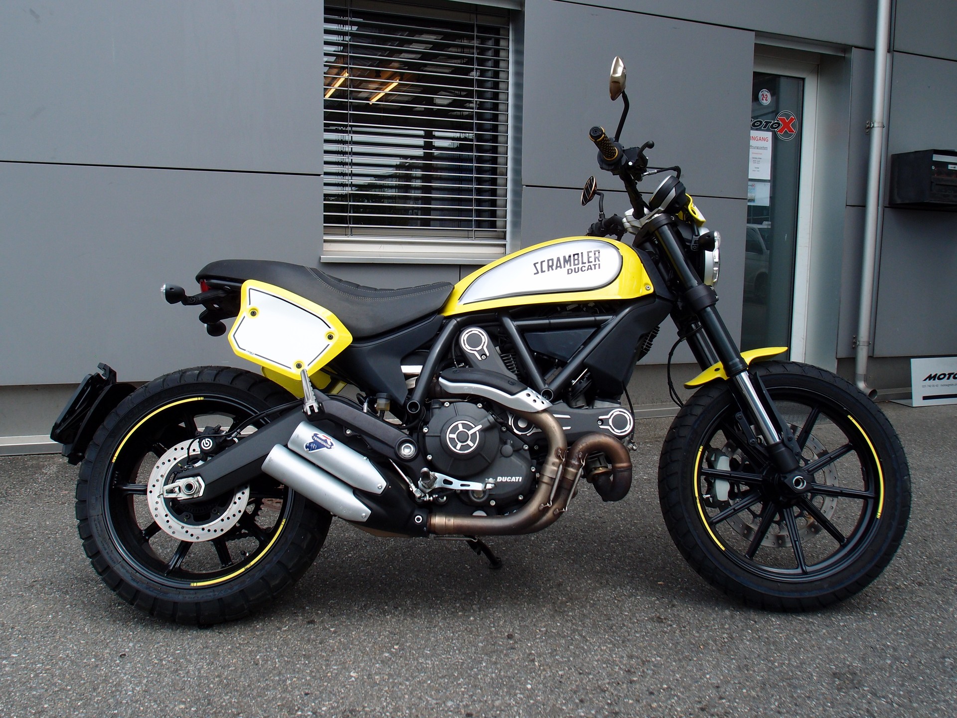 DUCATI SCRAMBLER 800-image-1