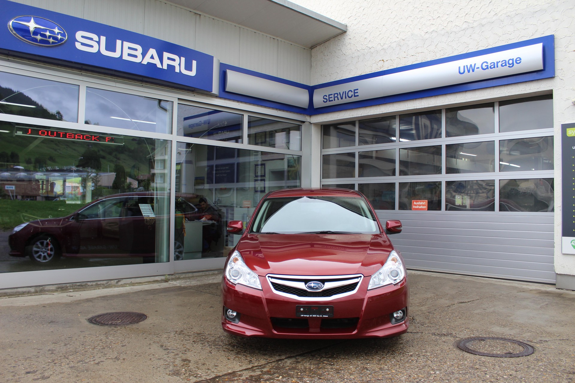 SUBARU Legacy Station 2.0i Swiss Special-image-0