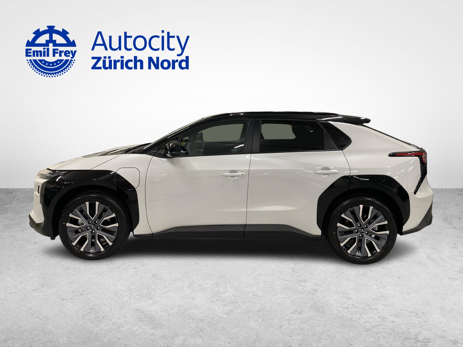 SUBARU Solterra eV Luxury AWD-image-1