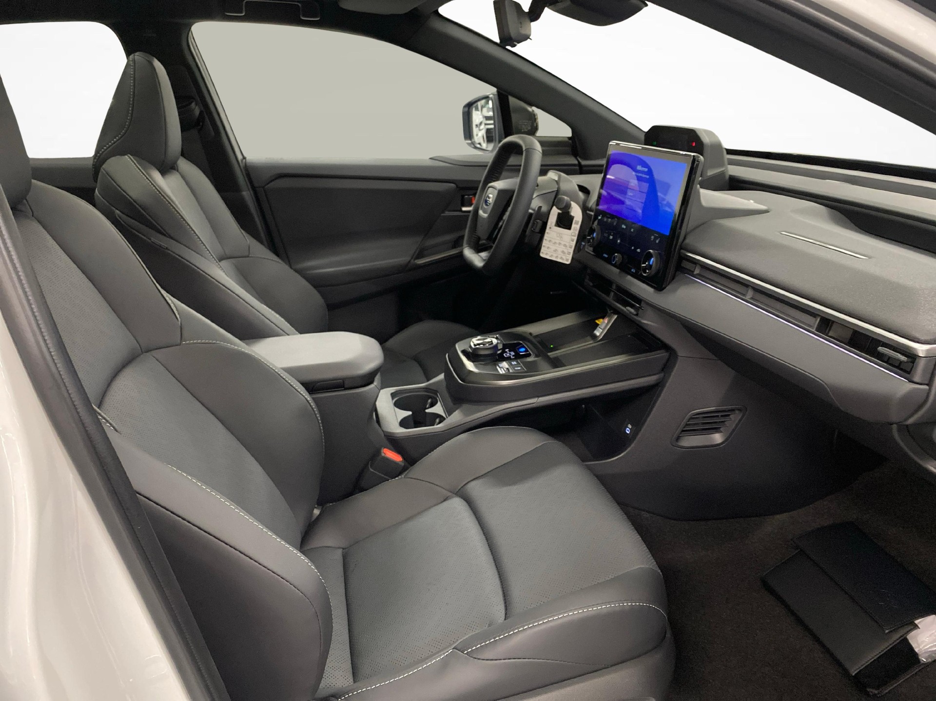 SUBARU Solterra eV Luxury AWD-image-9