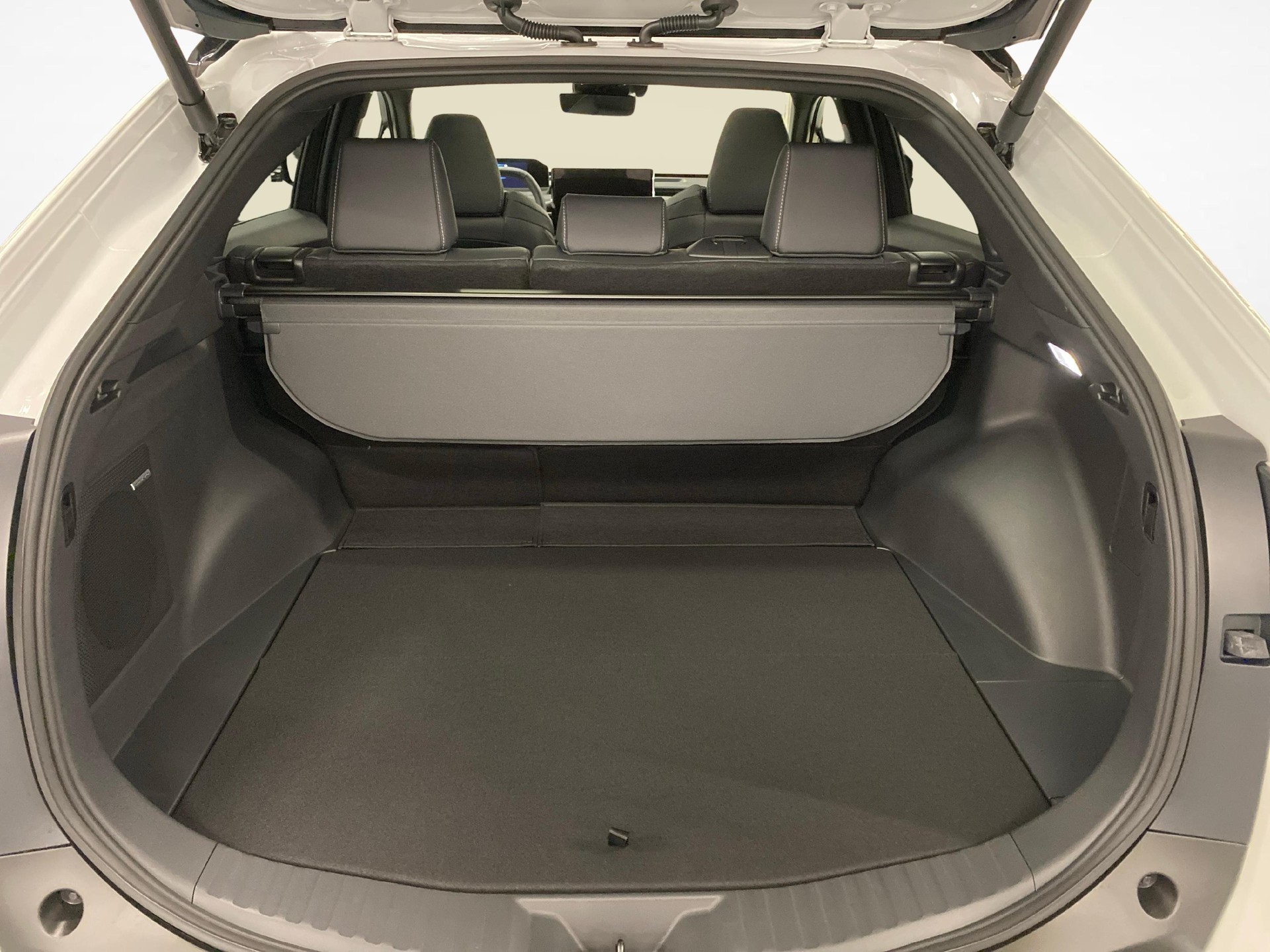 SUBARU Solterra eV Luxury AWD-image-11