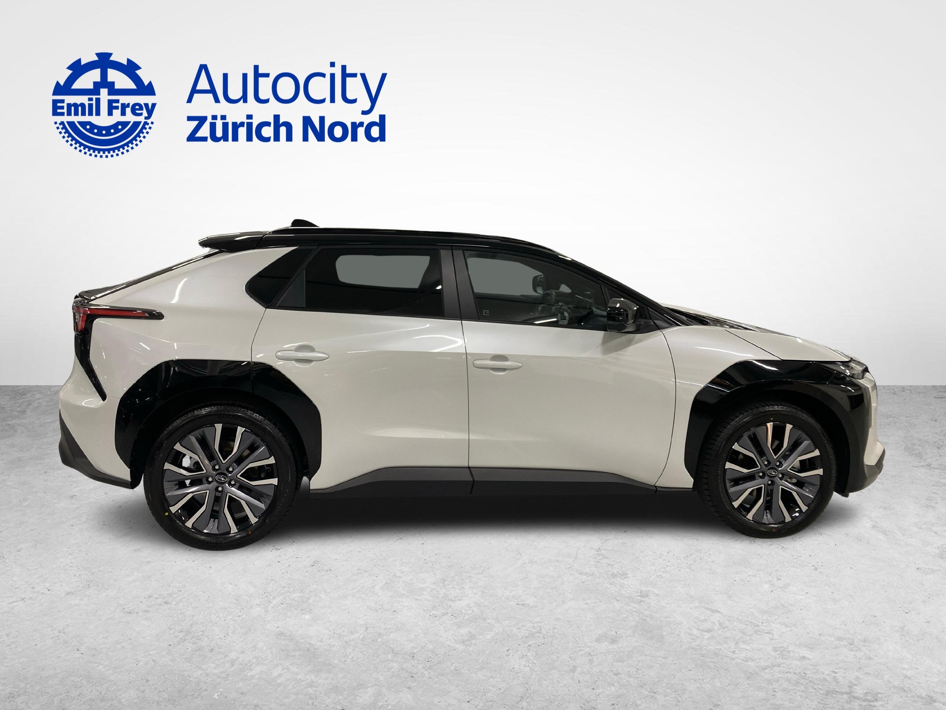 SUBARU Solterra eV Luxury AWD-image-5