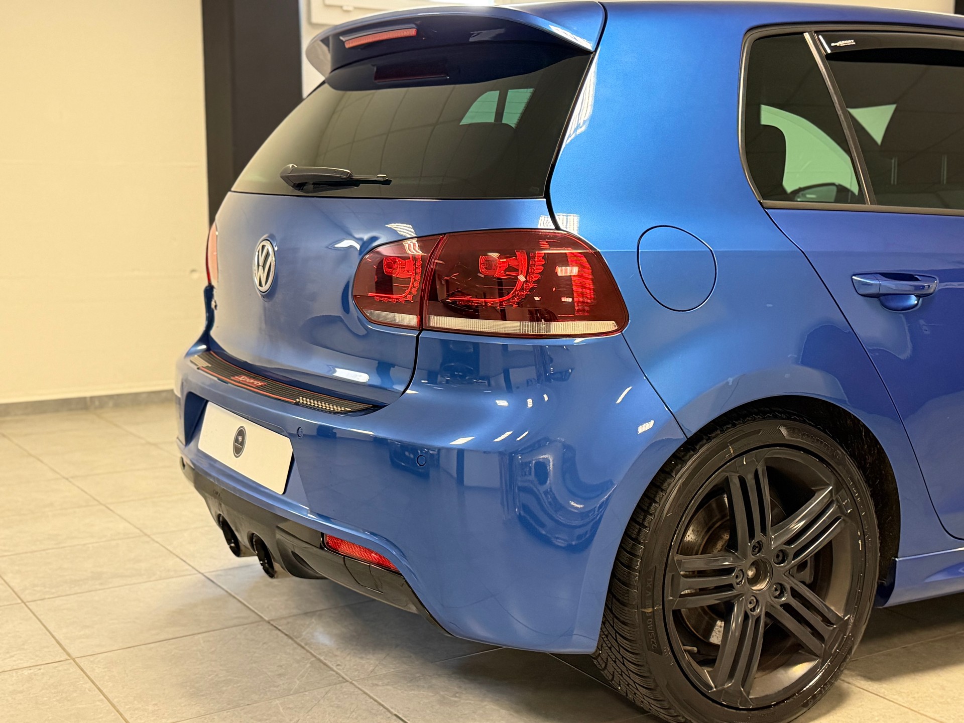 VW Golf 2.0 TSI R 4Motion-image-18