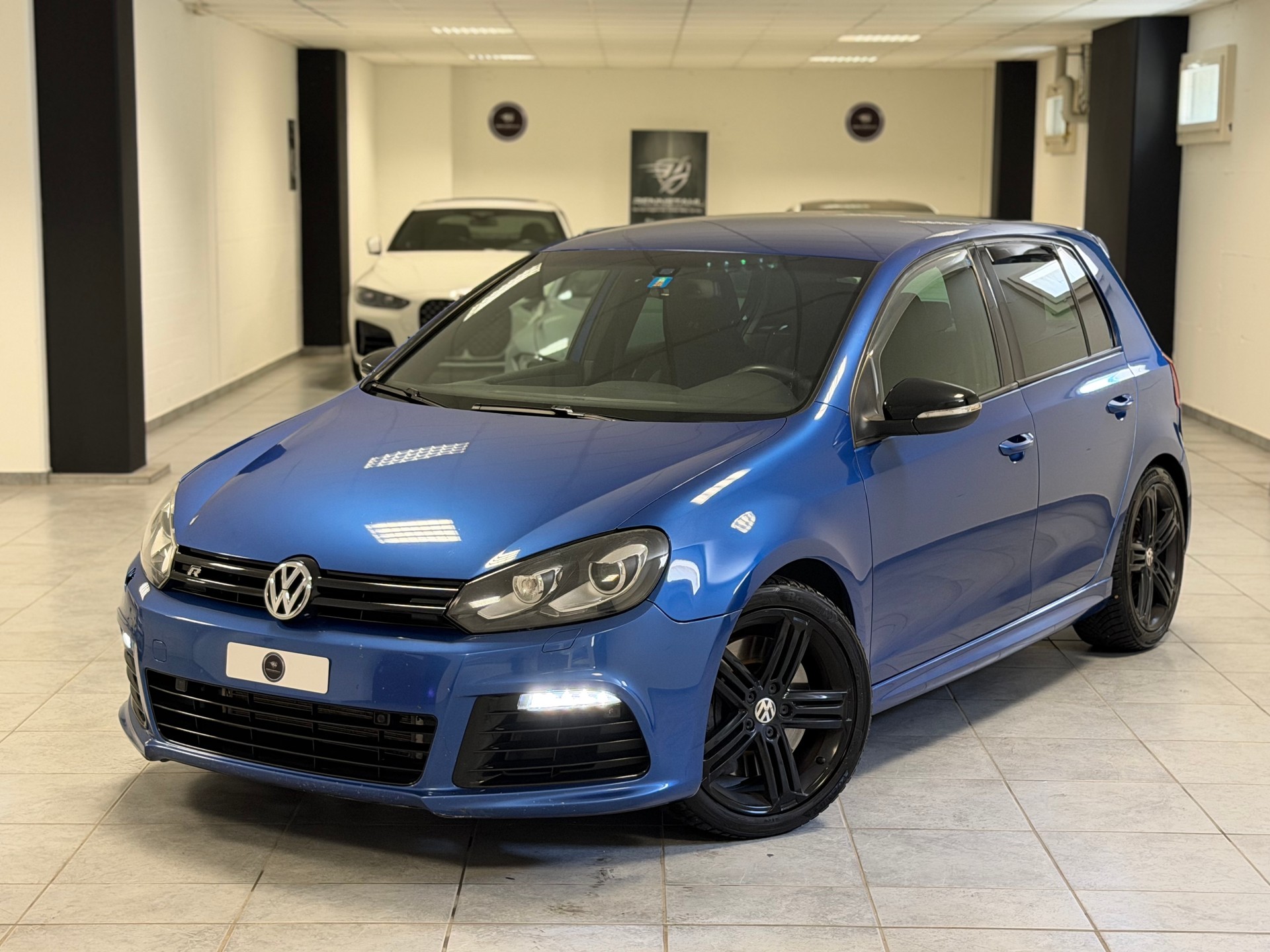 VW Golf 2.0 TSI R 4Motion-image-0