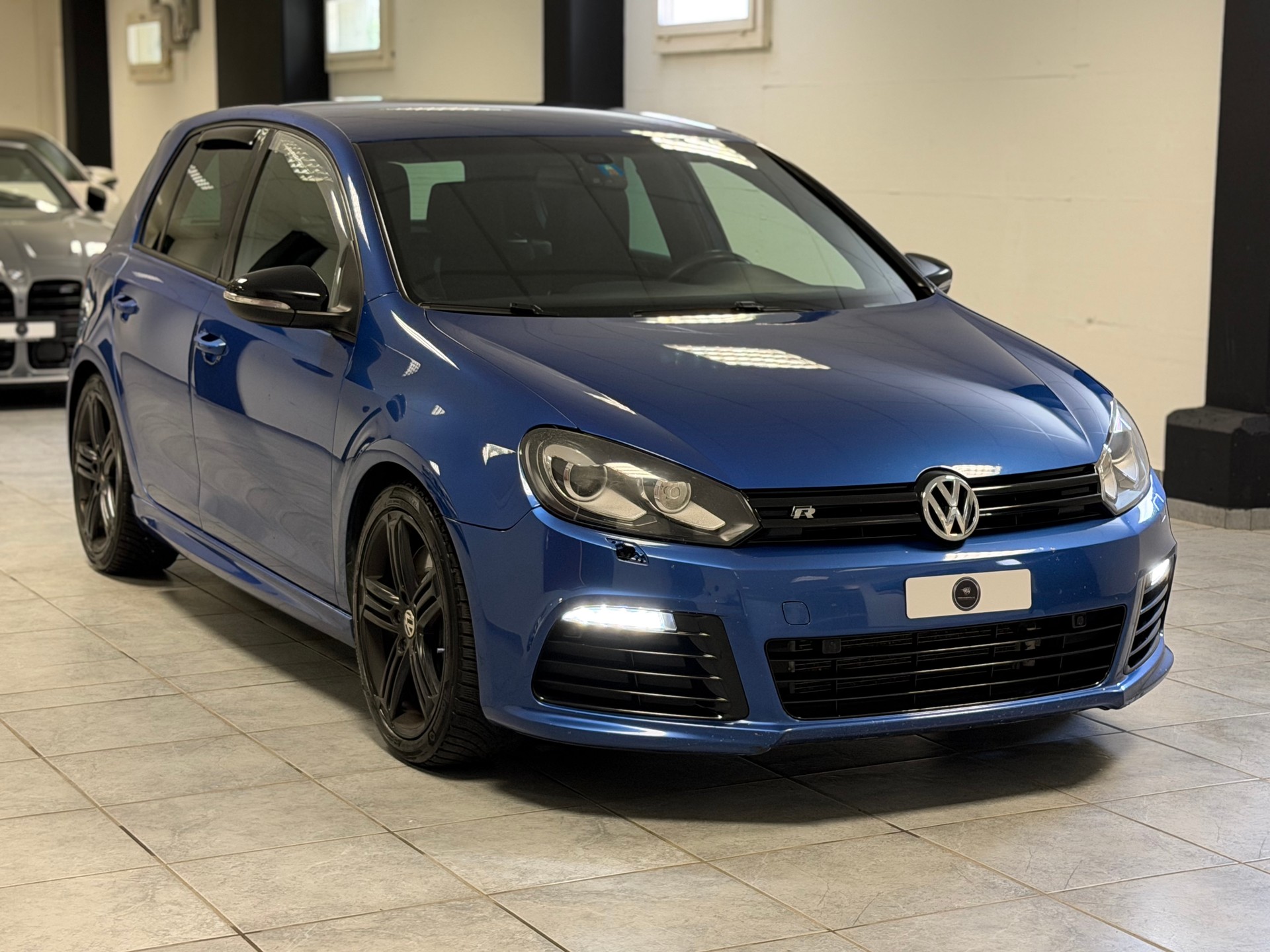 VW Golf 2.0 TSI R 4Motion-image-24