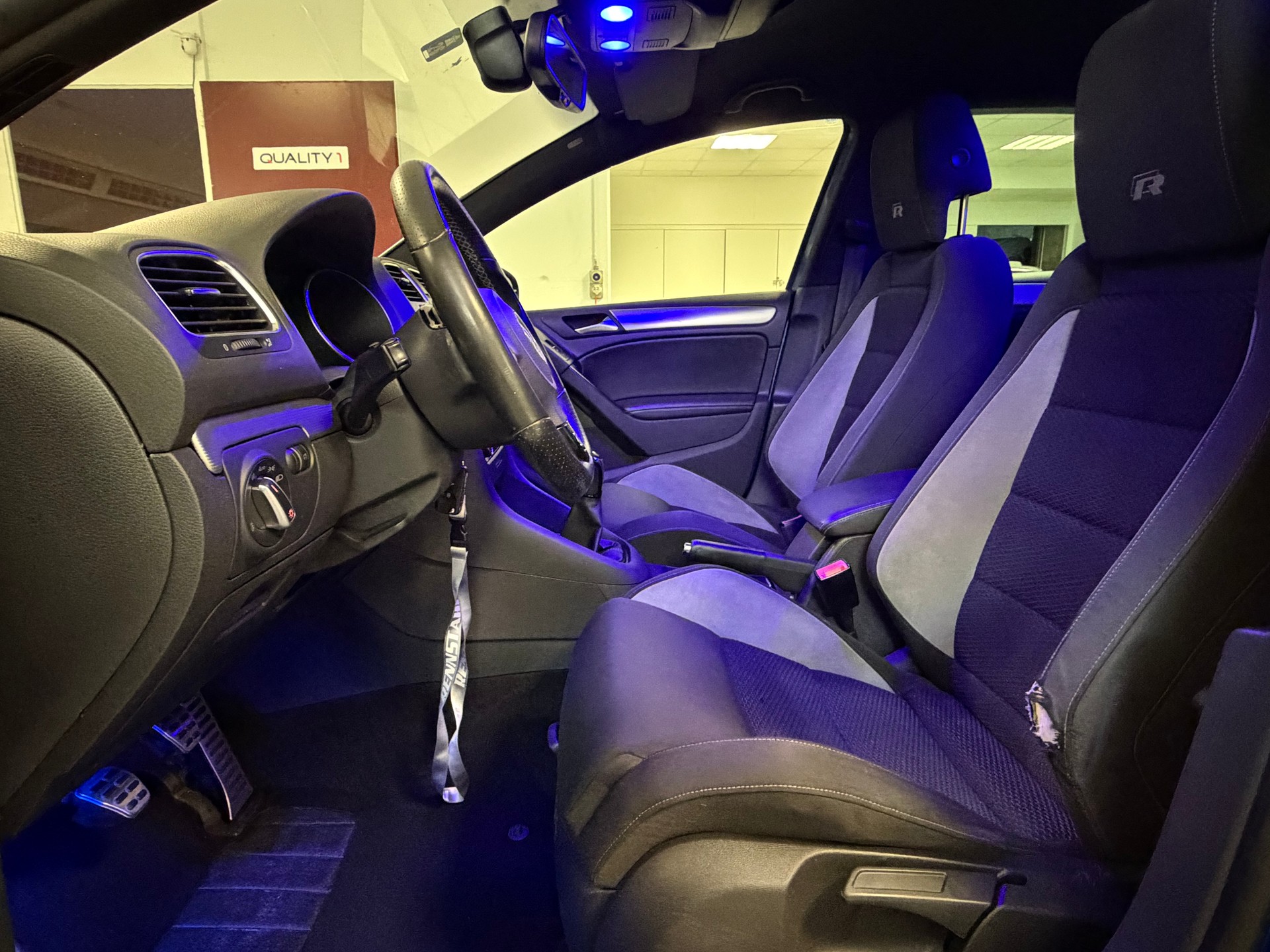 VW Golf 2.0 TSI R 4Motion-image-11