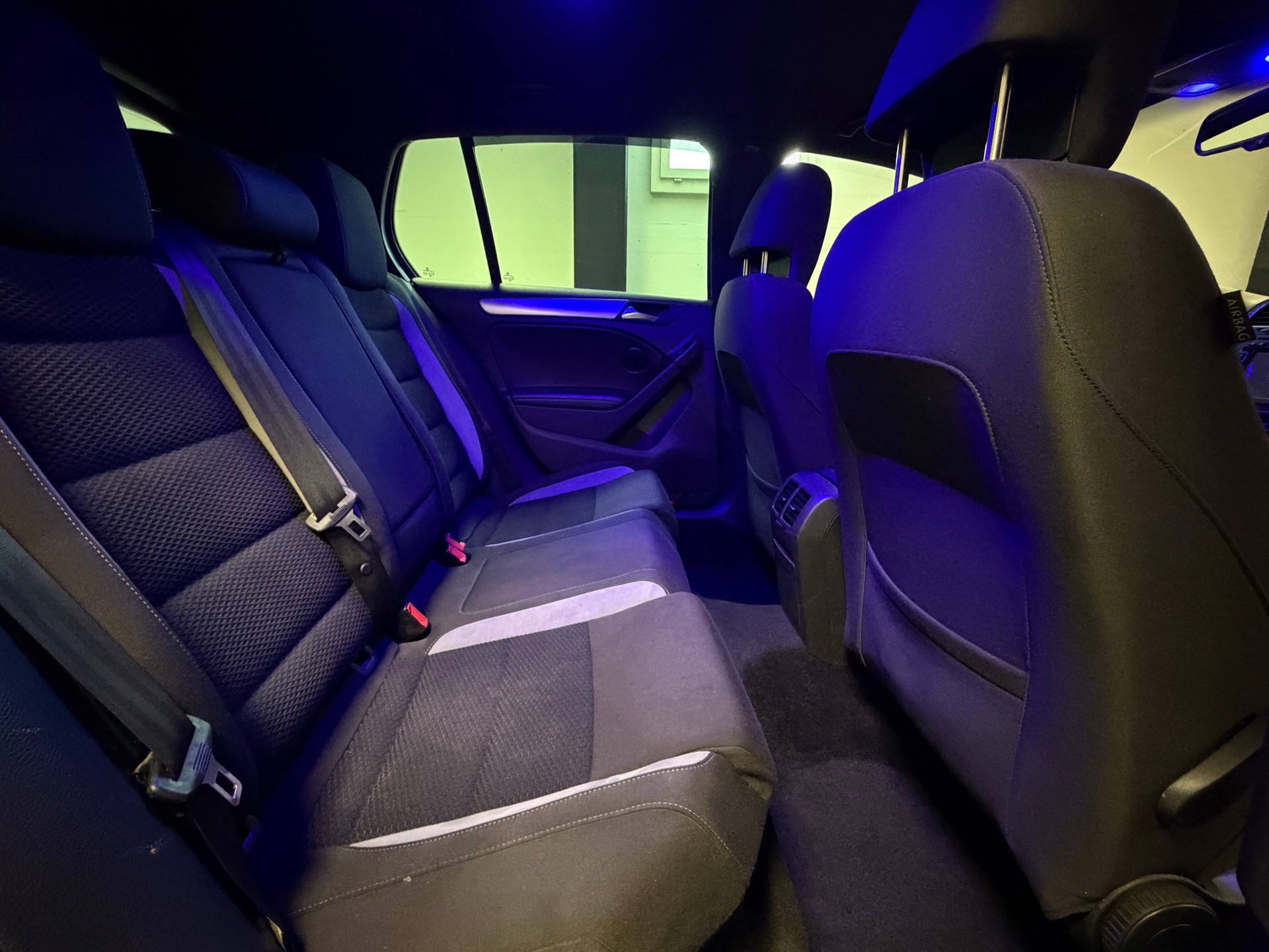 VW Golf 2.0 TSI R 4Motion-image-5