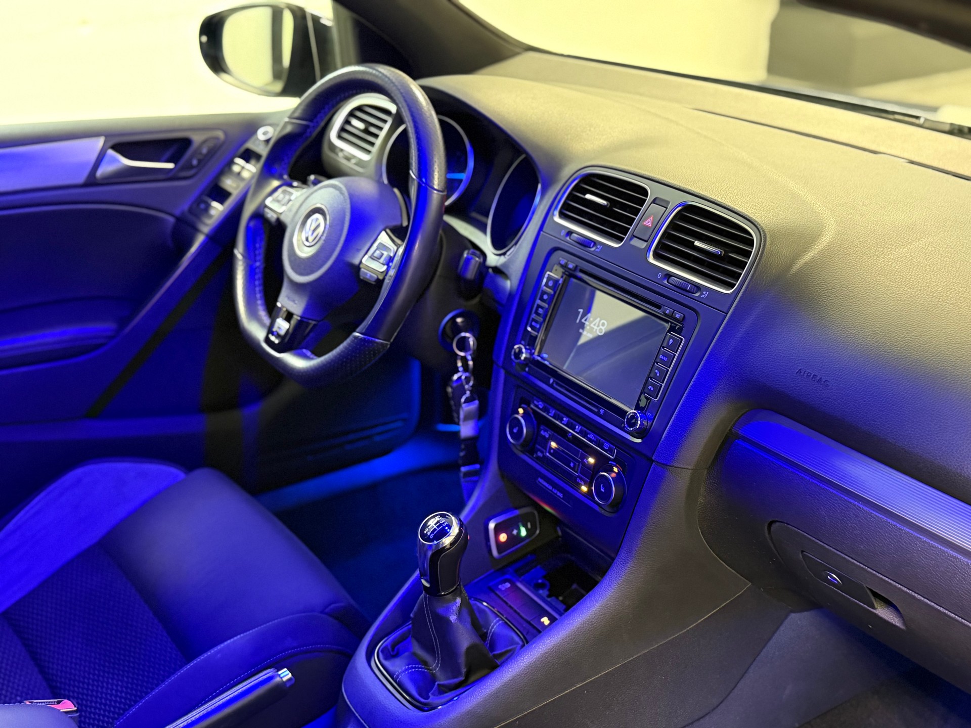 VW Golf 2.0 TSI R 4Motion-image-8