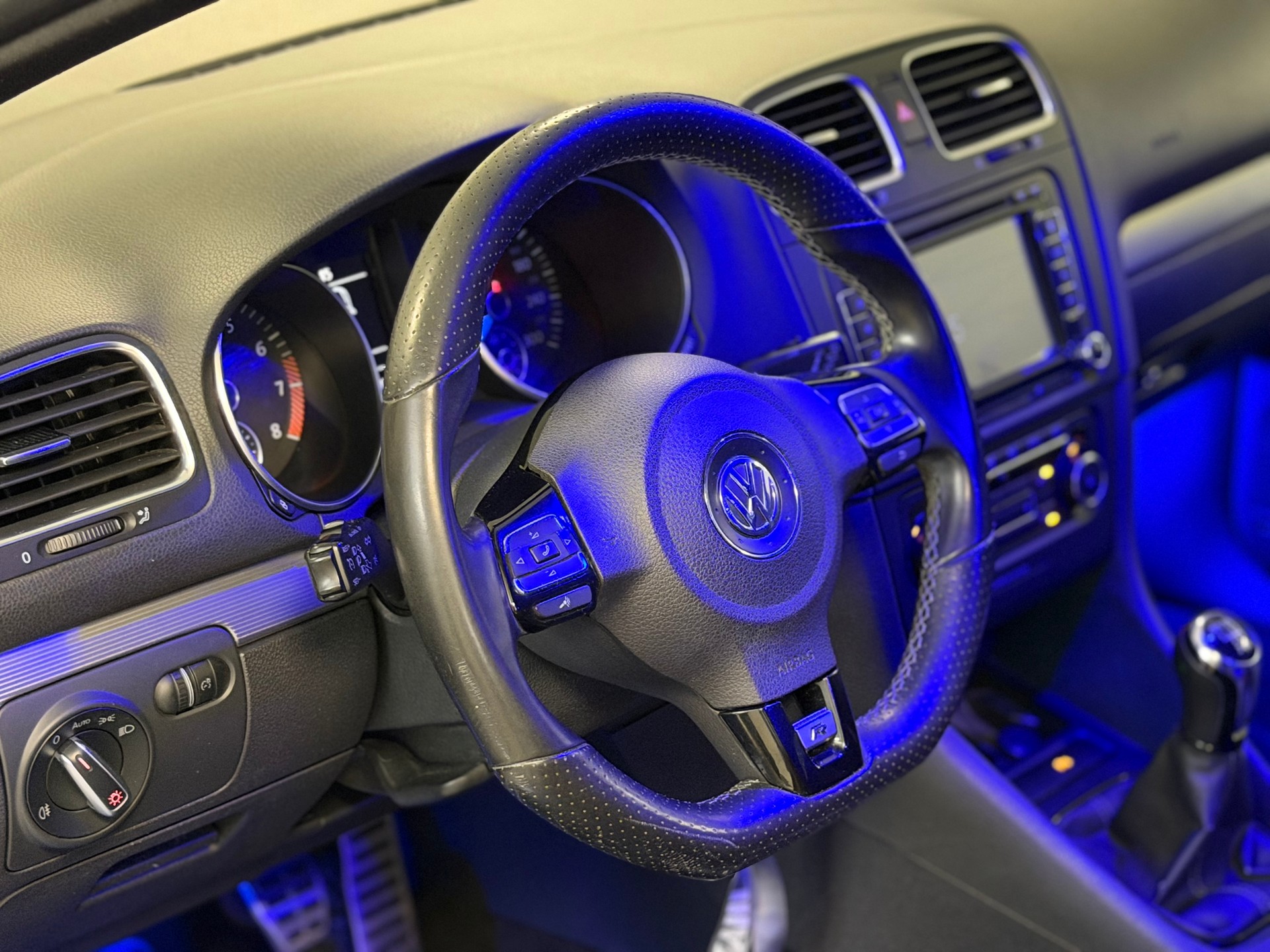 VW Golf 2.0 TSI R 4Motion-image-13