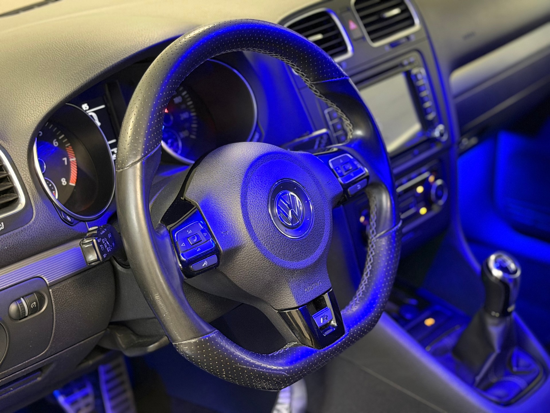 VW Golf 2.0 TSI R 4Motion-image-12