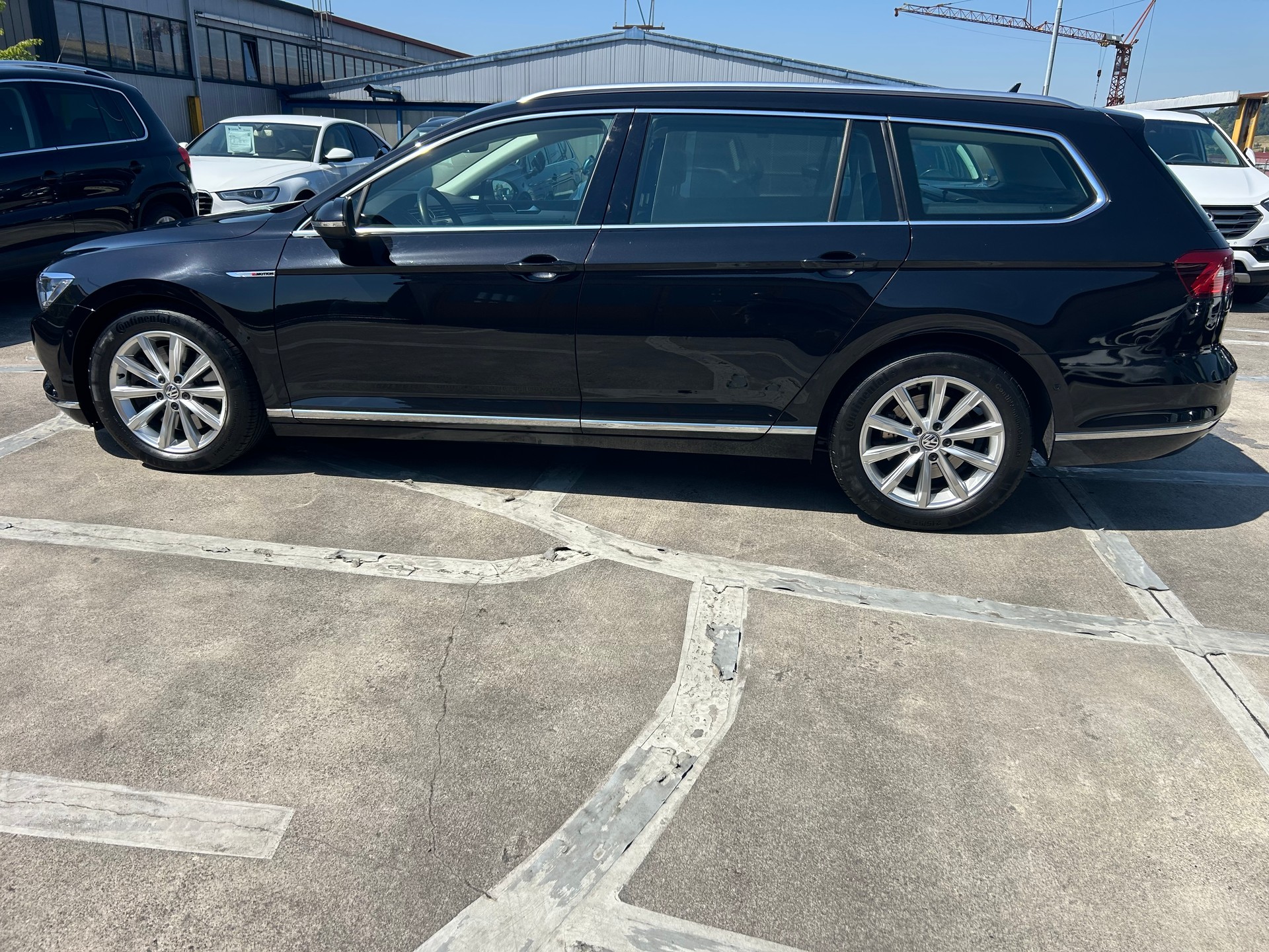VW Passat Variant 2.0 TDI BMT High. DSG 4Motion-image-1