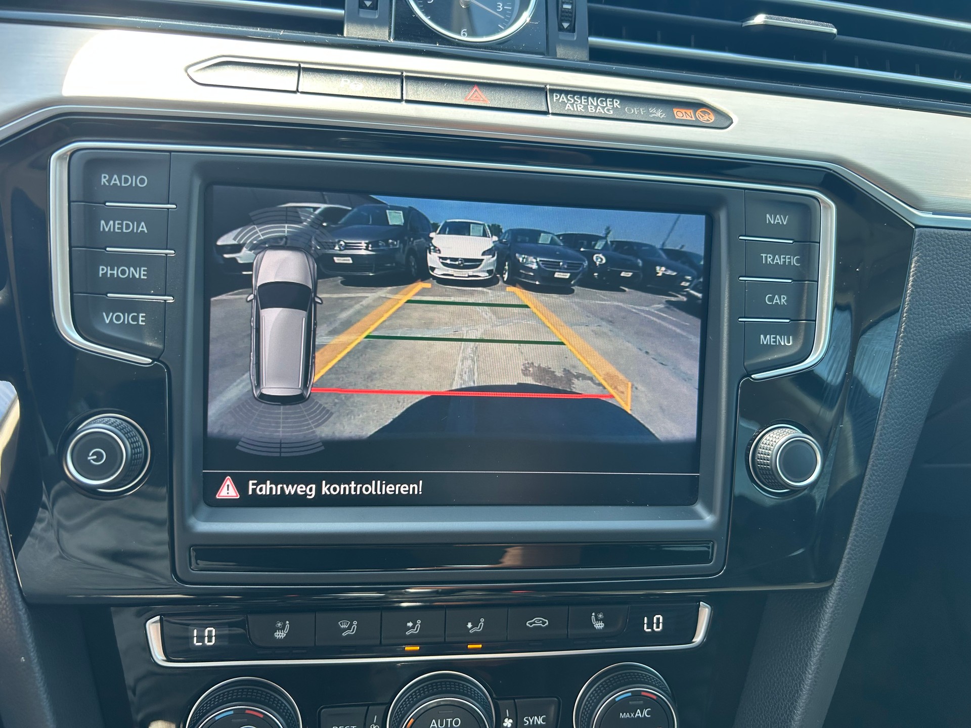 VW Passat Variant 2.0 TDI BMT High. DSG 4Motion-image-17