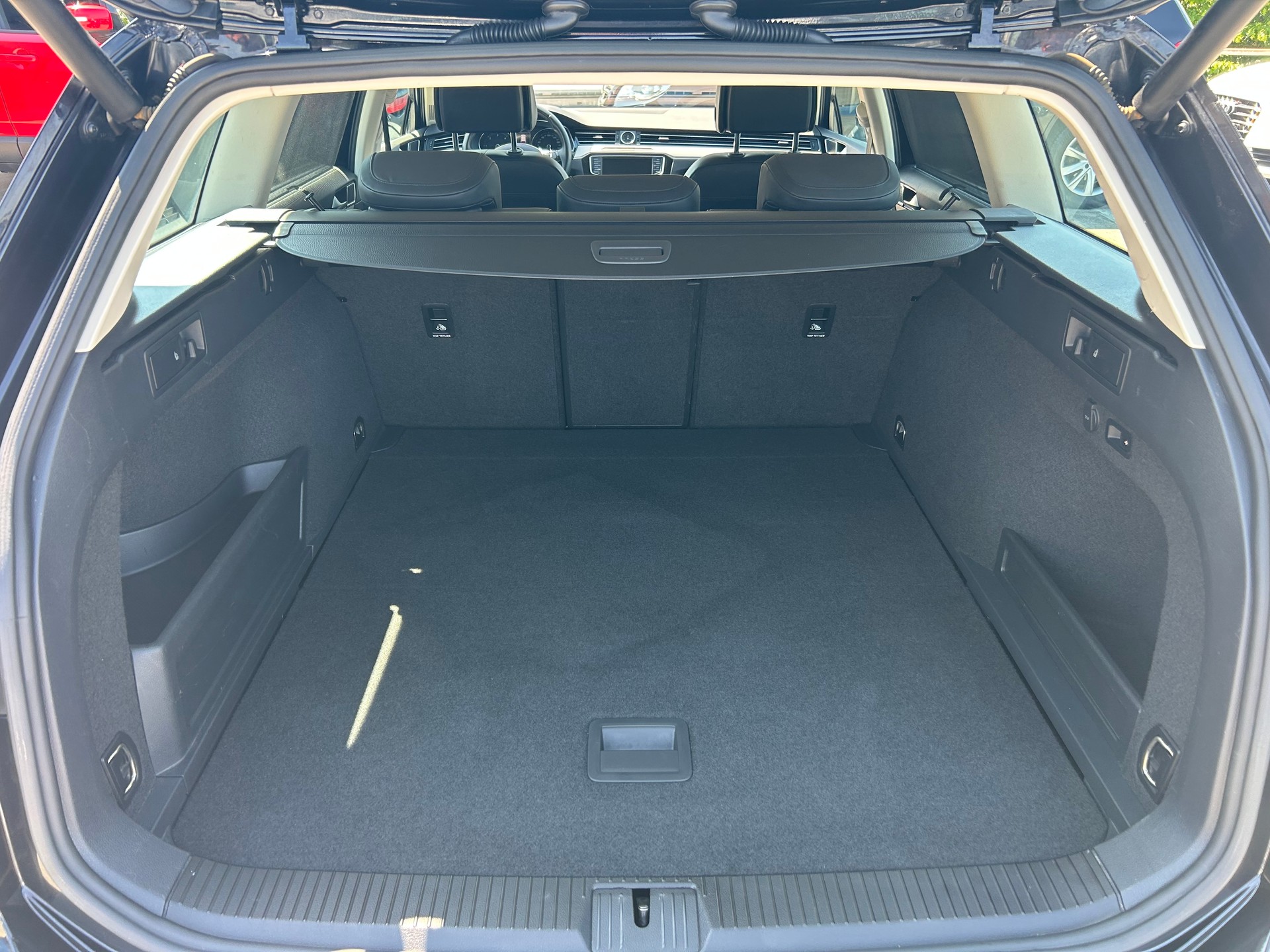 VW Passat Variant 2.0 TDI BMT High. DSG 4Motion-image-11