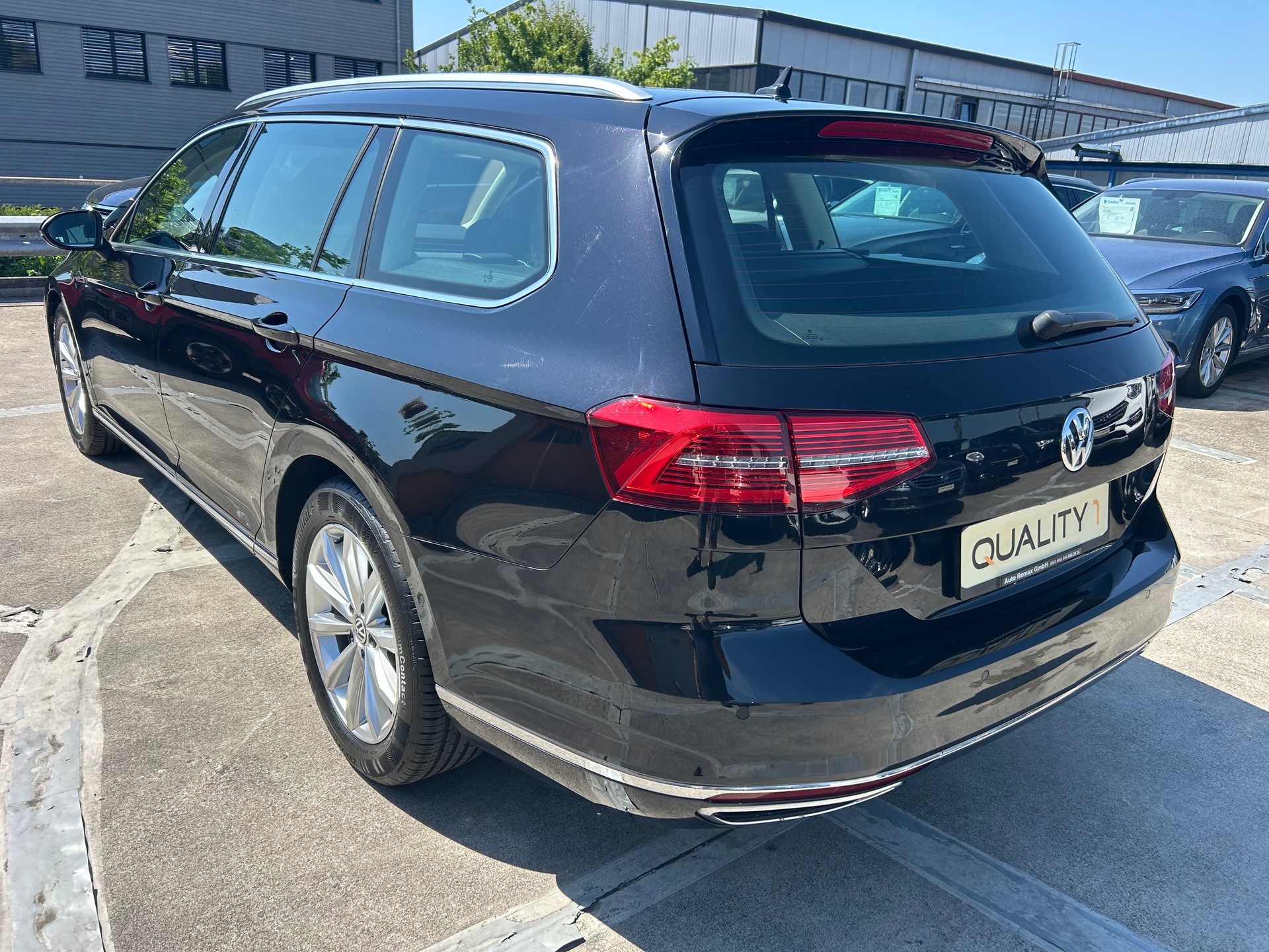 VW Passat Variant 2.0 TDI BMT High. DSG 4Motion-image-2