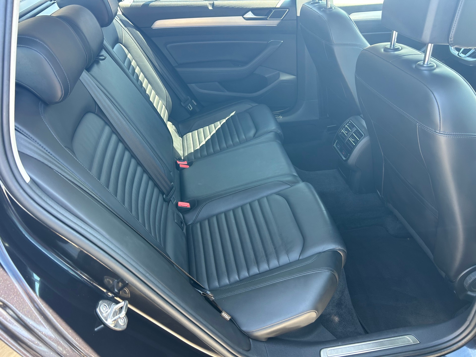 VW Passat Variant 2.0 TDI BMT High. DSG 4Motion-image-9