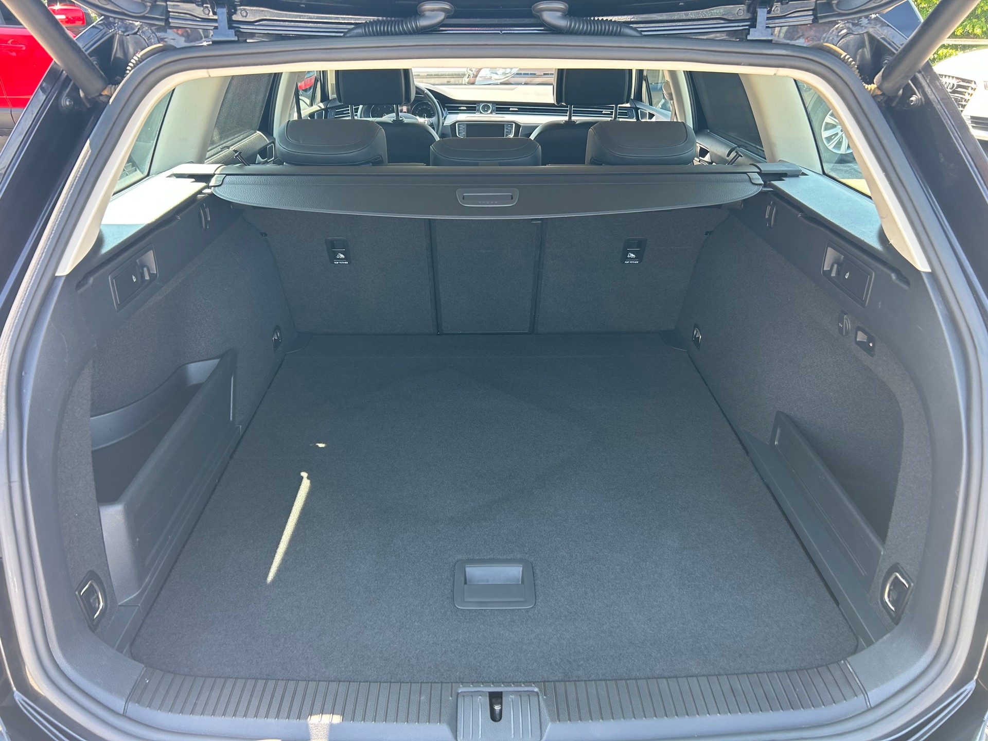 VW Passat Variant 2.0 TDI BMT High. DSG 4Motion-image-10