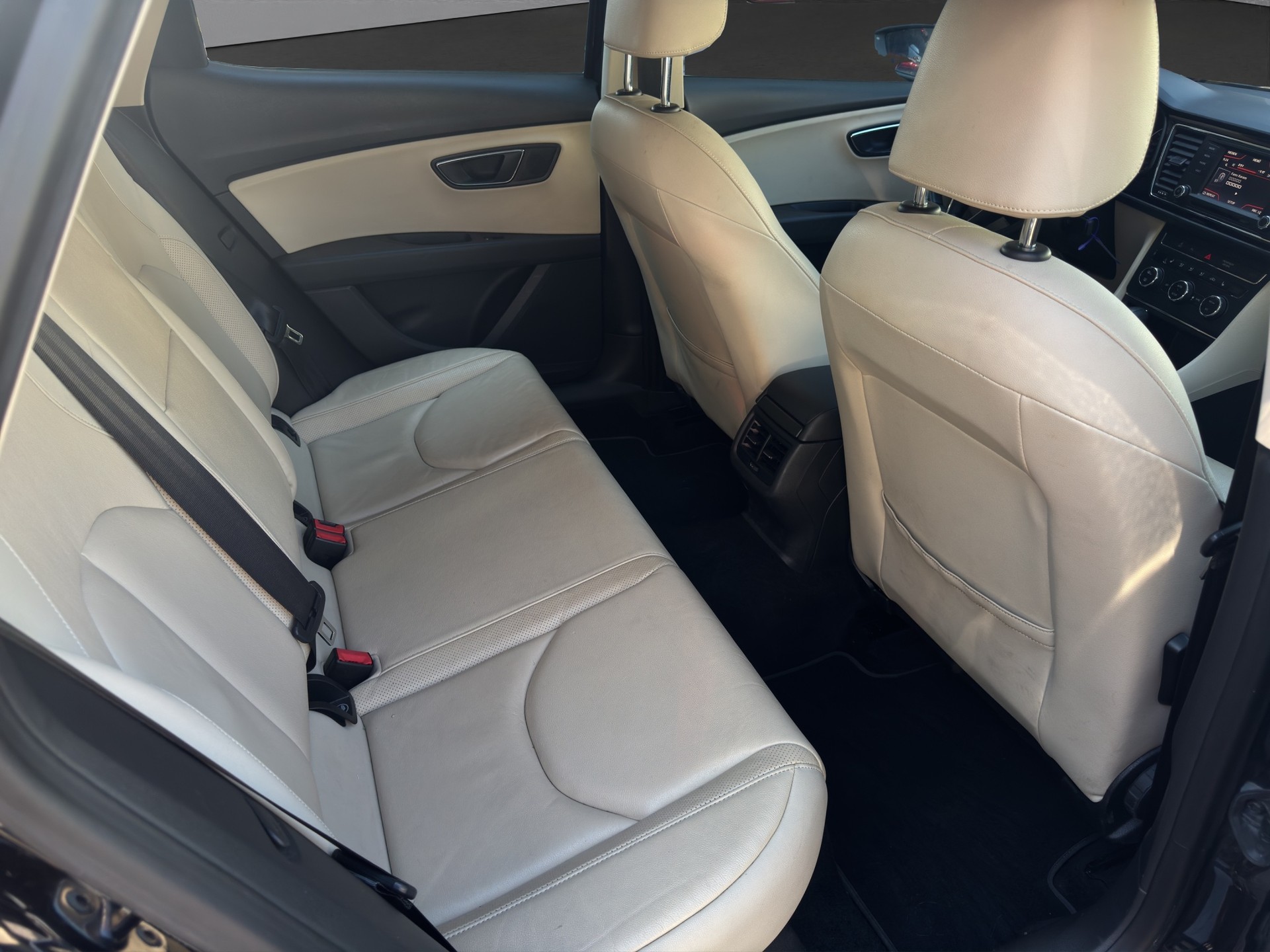 SEAT Leon 1.2 TSI Style DSG-image-9