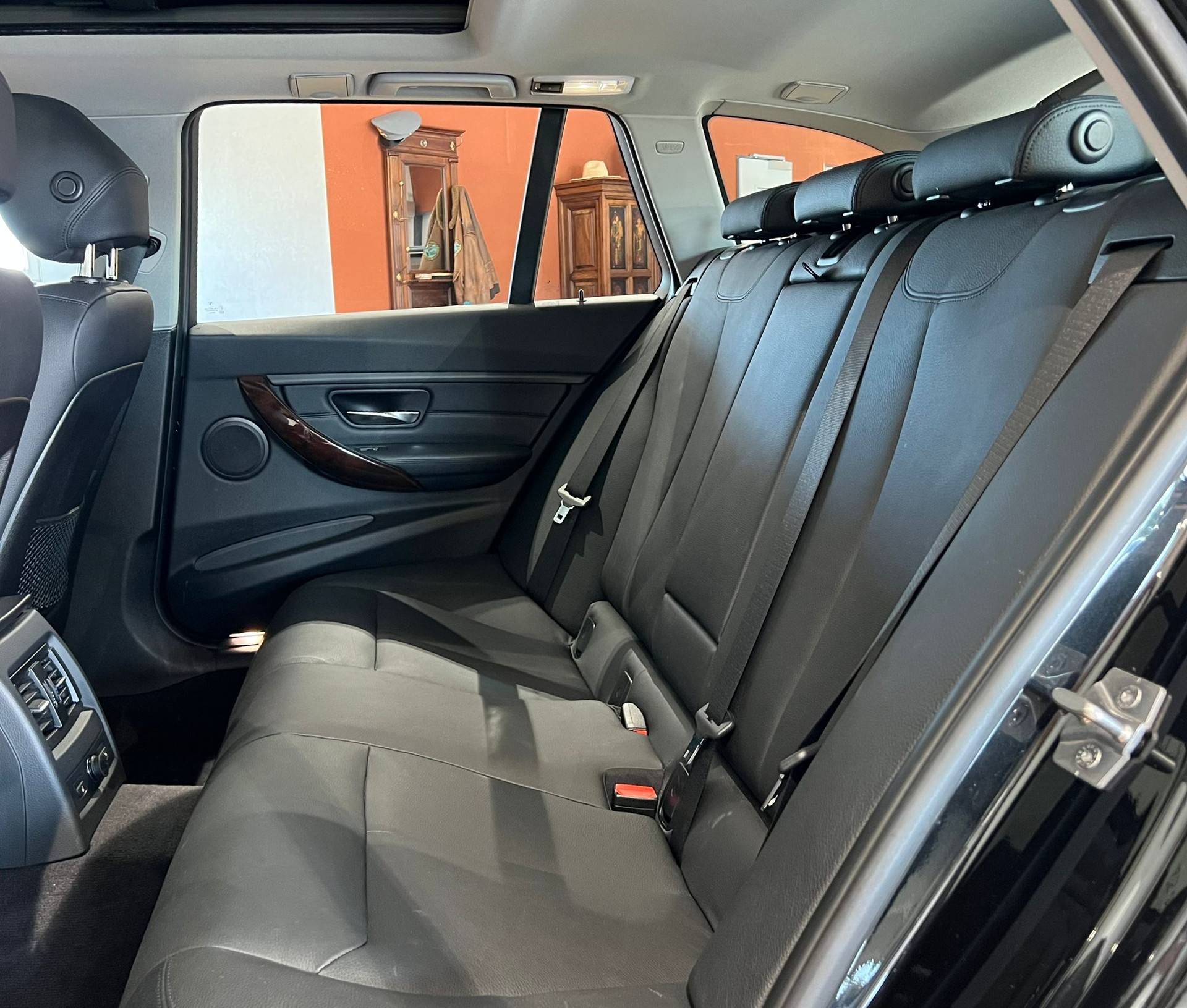 BMW 330d xDrive Touring Luxury Line Steptronic *Frisch ab MFK*-image-15