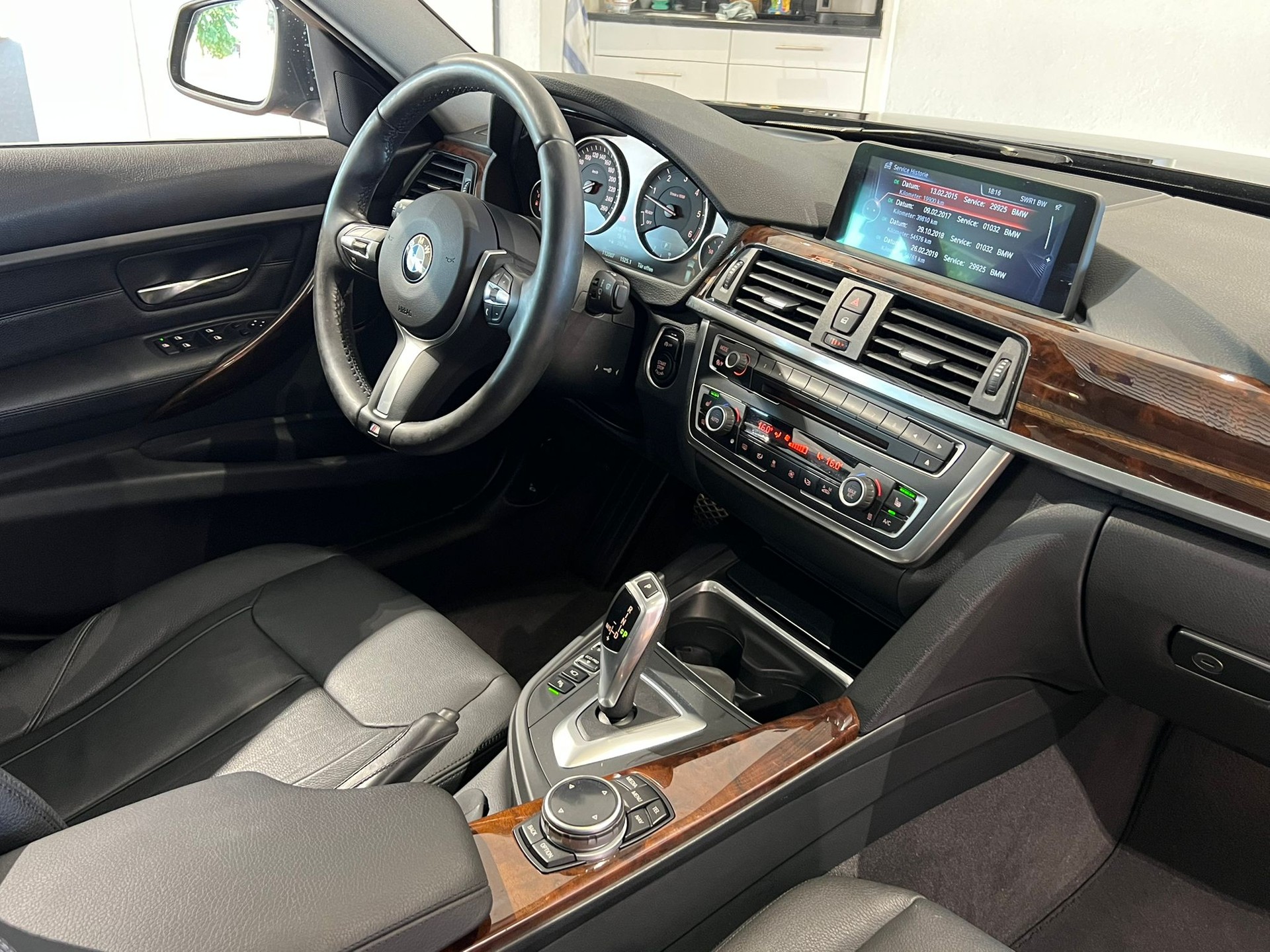 BMW 330d xDrive Touring Luxury Line Steptronic *Frisch ab MFK*-image-7